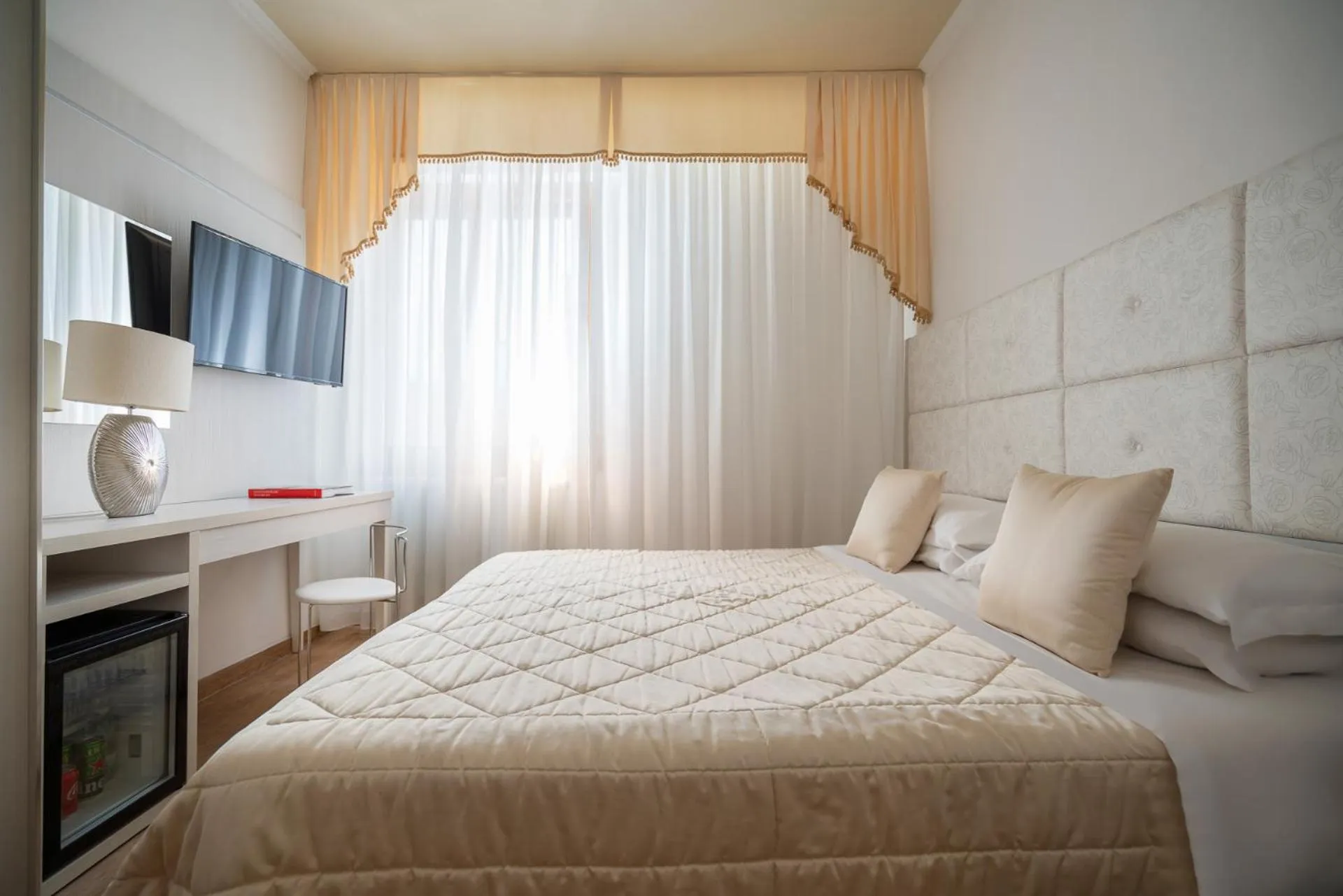 Photo of the whole room, Bed in Hotel Re Enzo