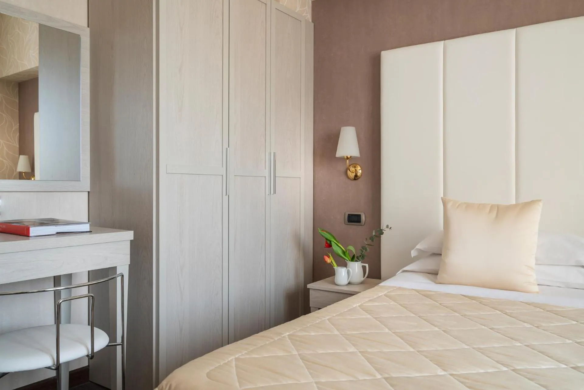 Photo of the whole room, Bed in Hotel Re Enzo