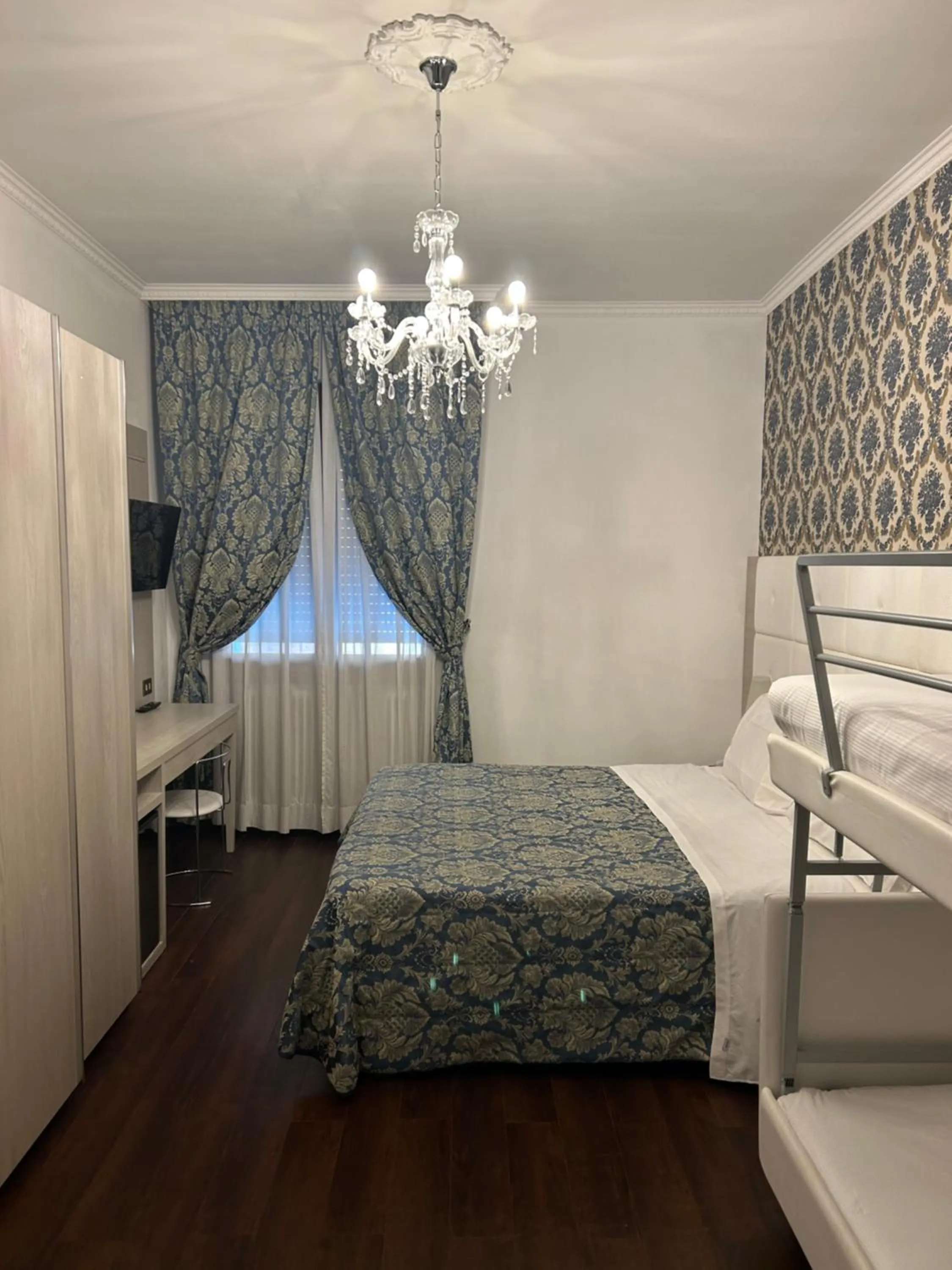 Photo of the whole room, Bed in Hotel Re Enzo