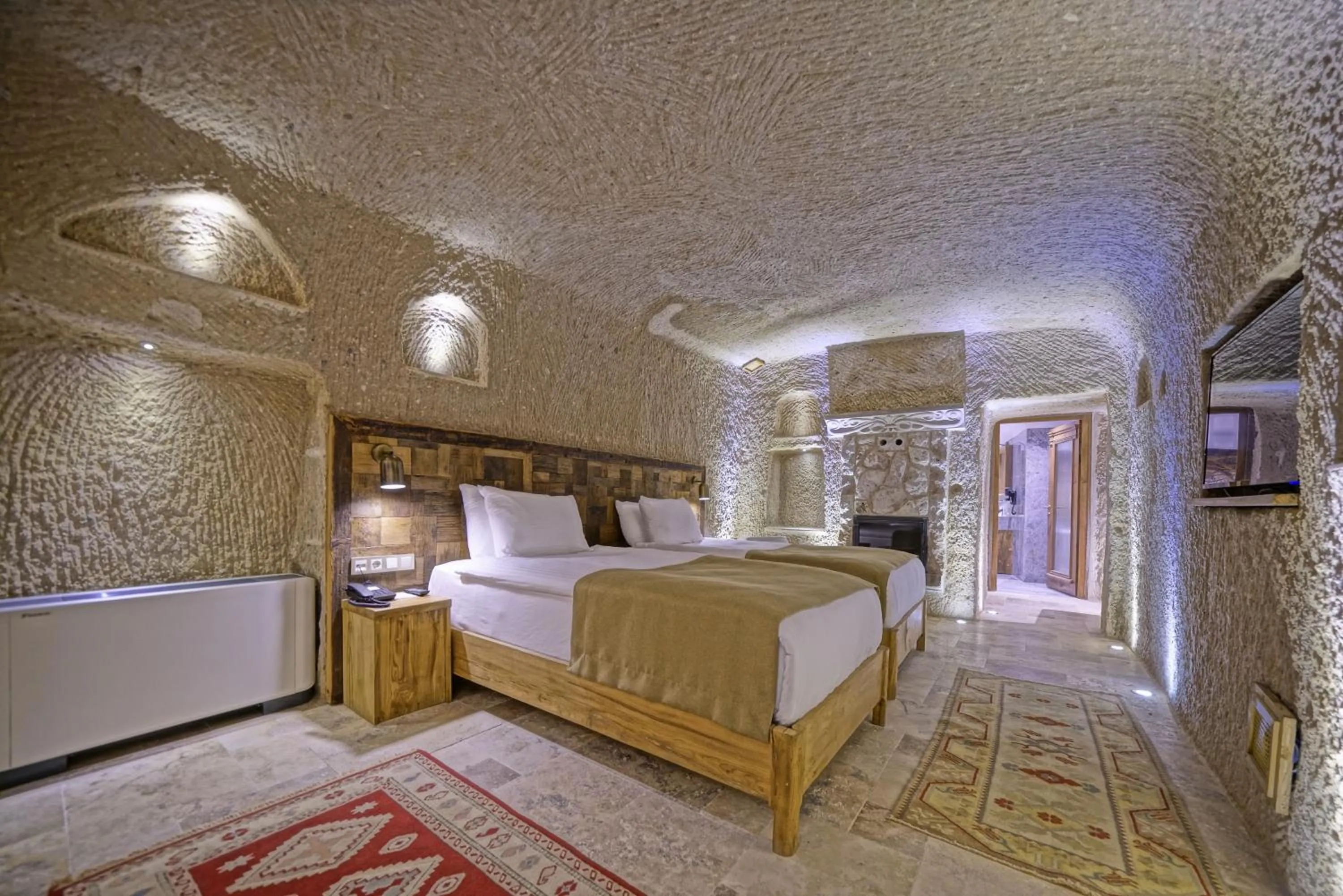 Photo of the whole room, Bed in Kappadoks Cave Hotel