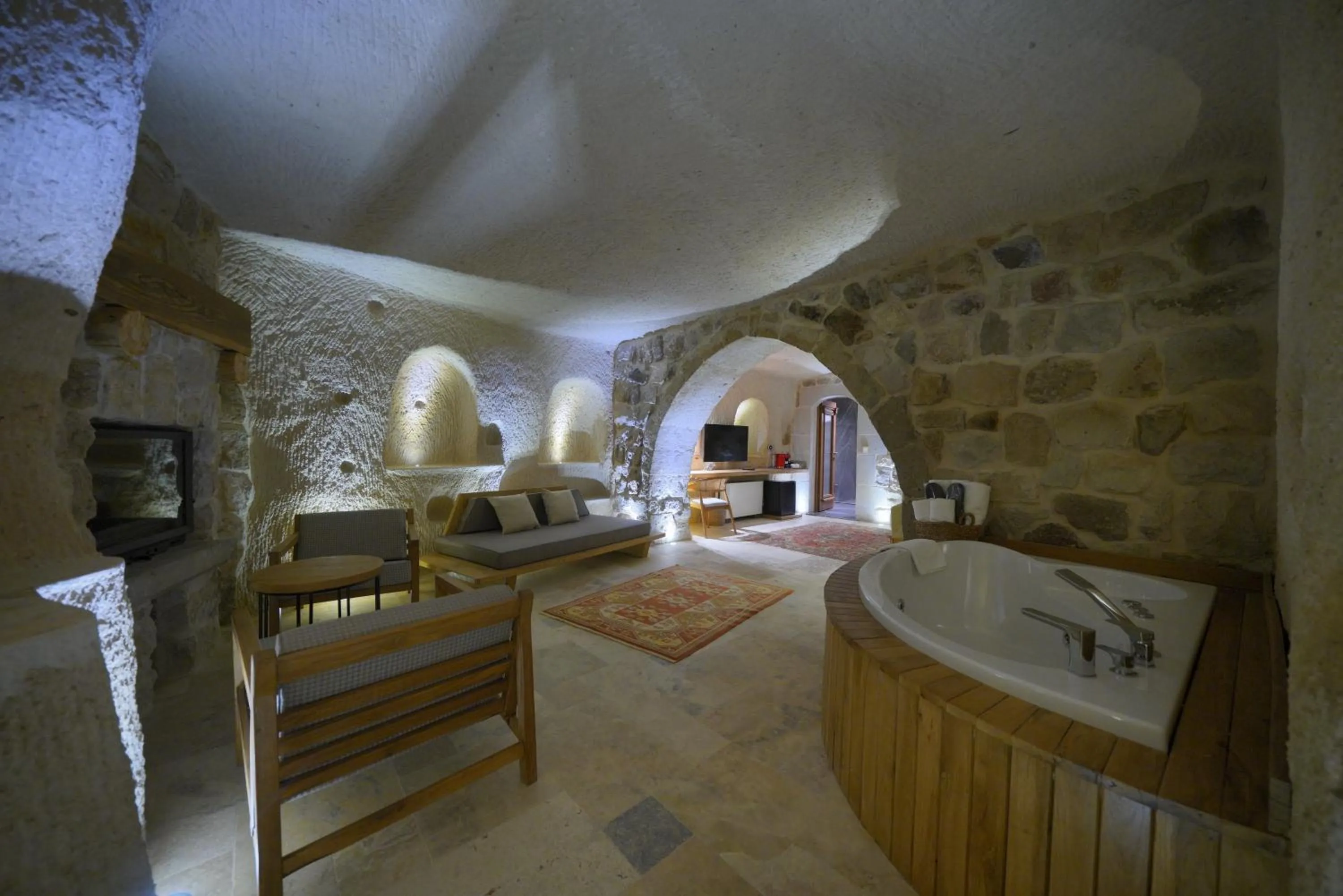 Hot Tub in Kappadoks Cave Hotel