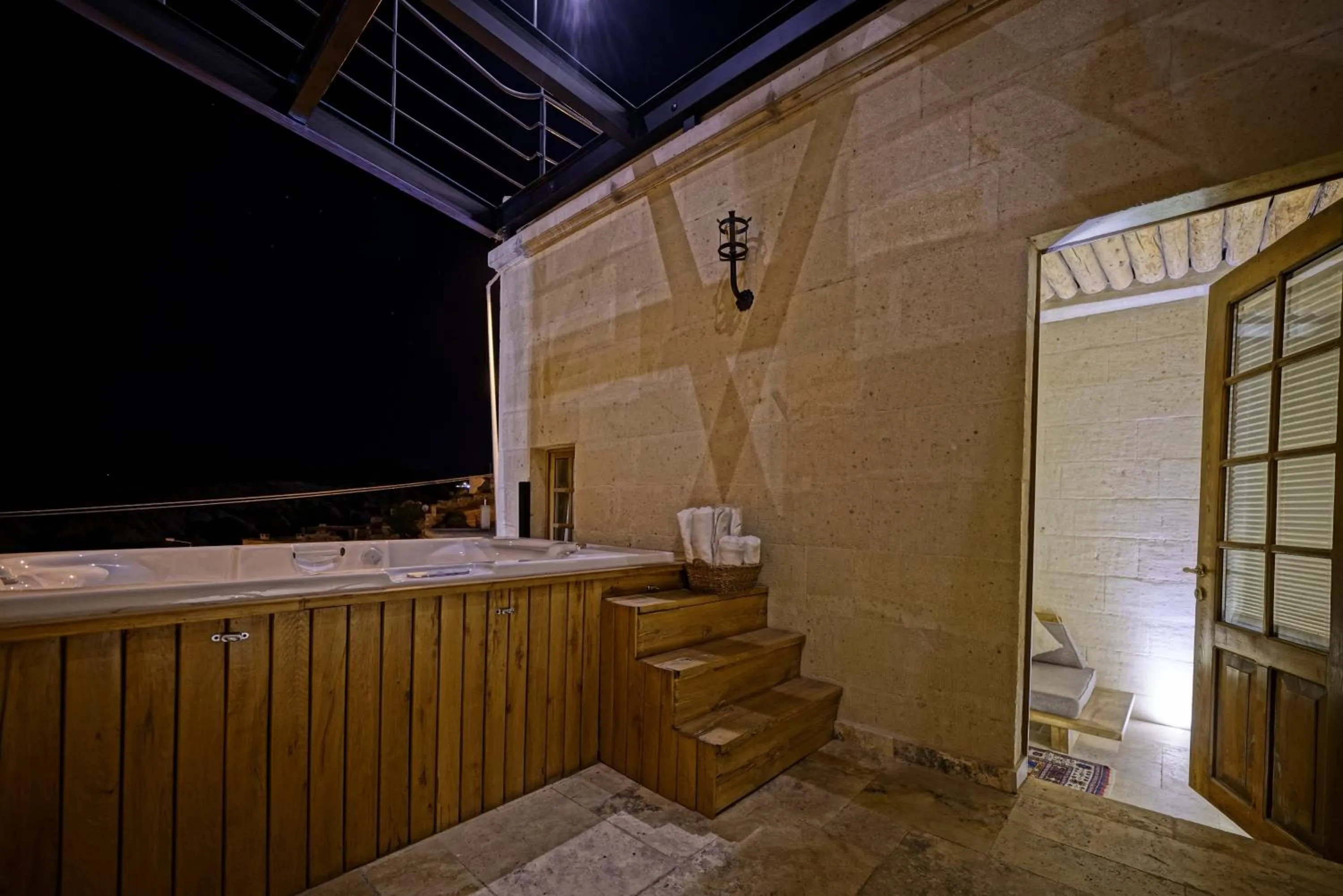 Hot Tub in Kappadoks Cave Hotel