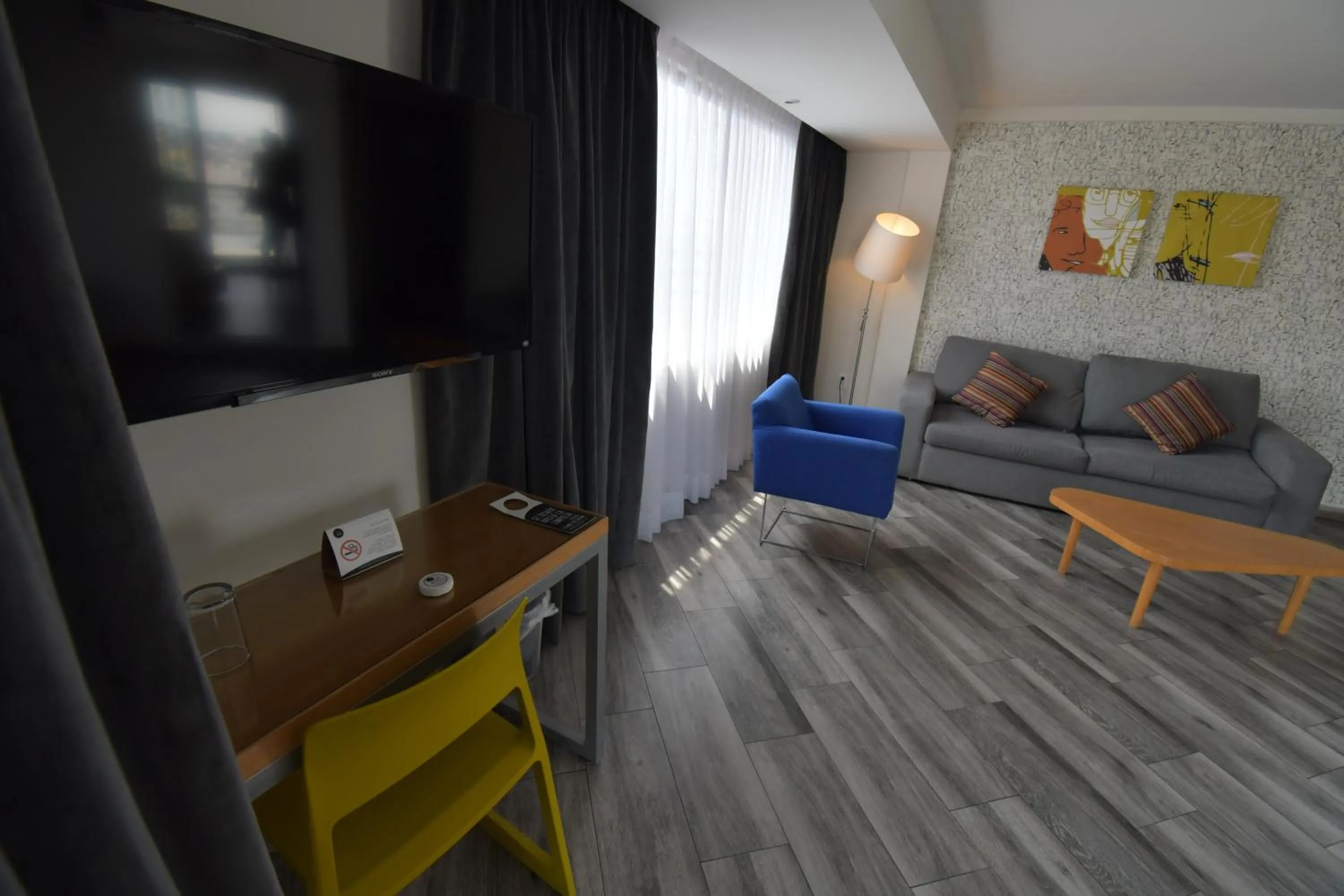 Living room in Hotel Perla Central