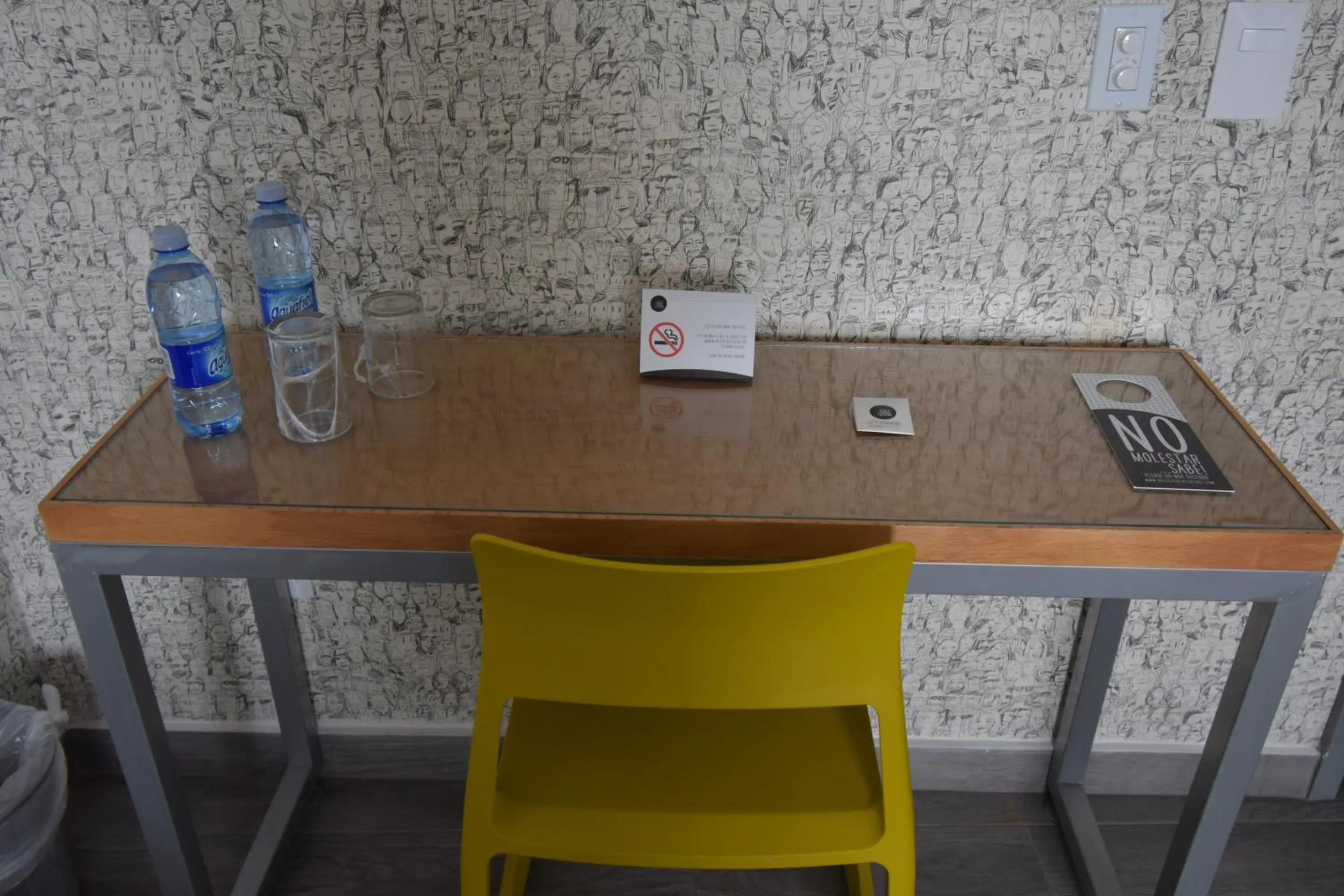 Seating area in Hotel Perla Central