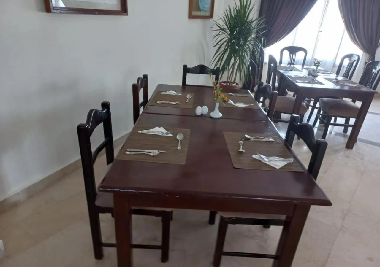 Restaurant/places to eat in Dolphin Continental Hotel