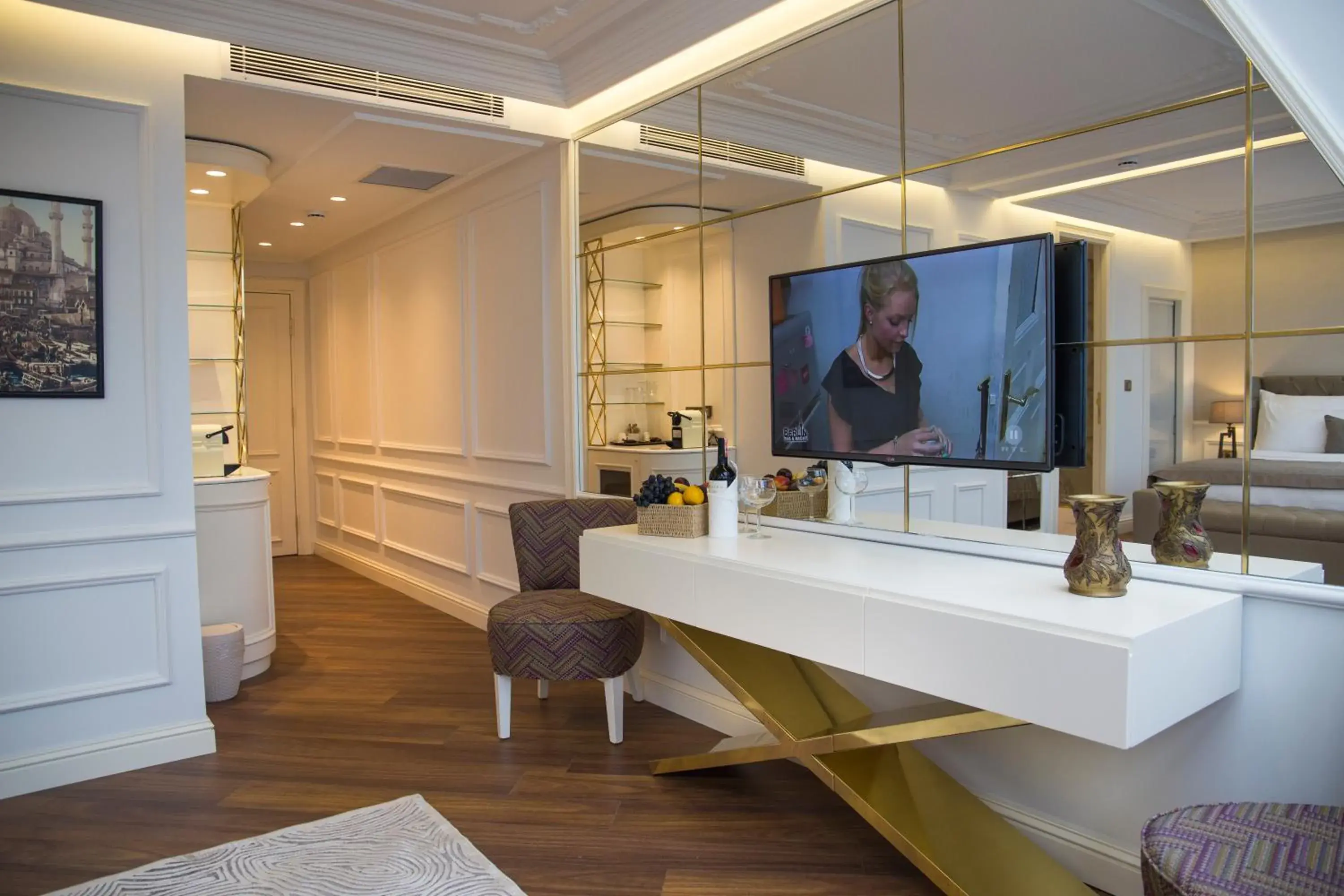 Queen Suite with Sea View in Mina Hotel - Special Category Queen Suite with Sea View in Mina Hotel - Special Category