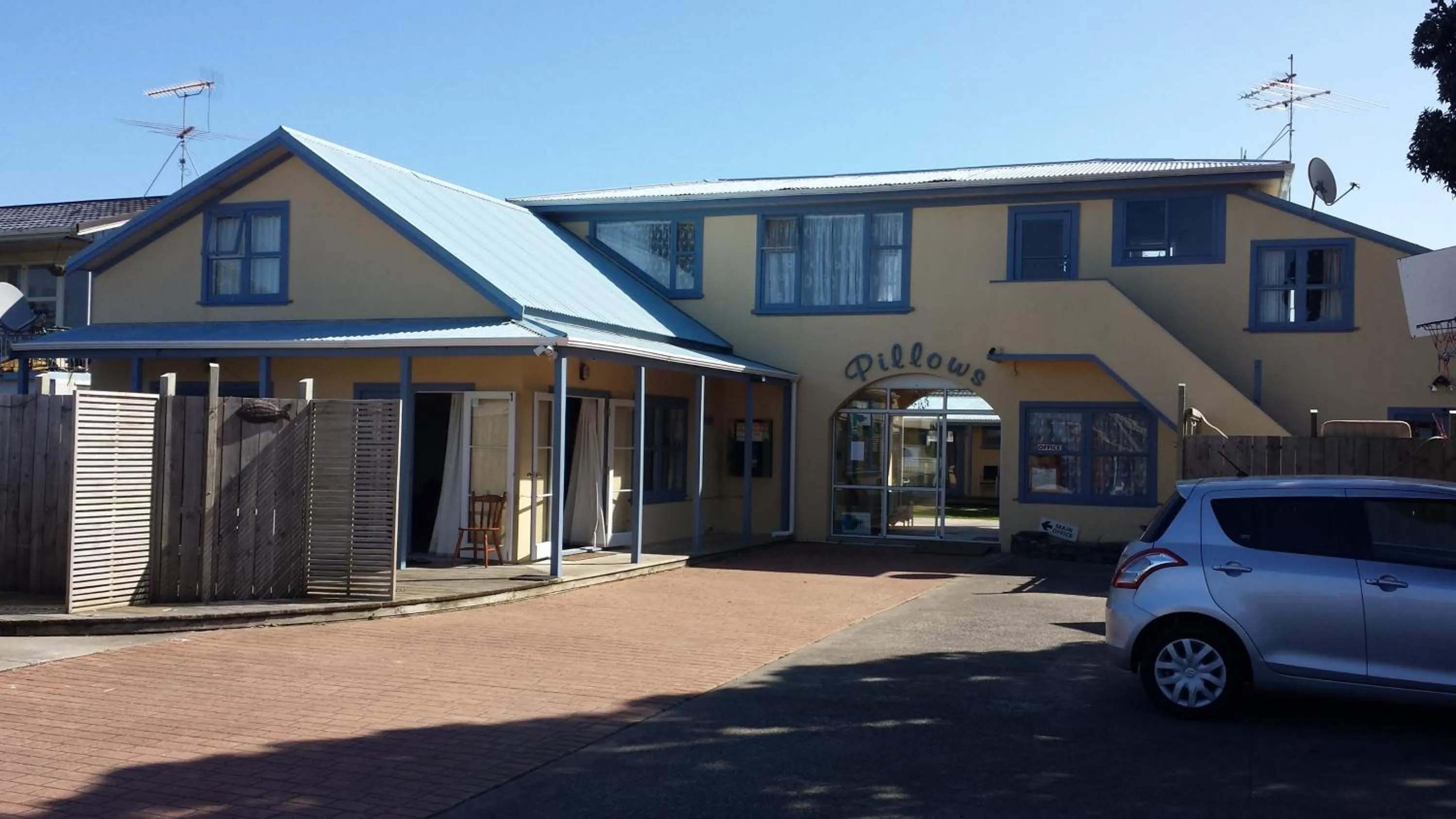Facade/entrance, Property Building in Orewa Pillows Lodge