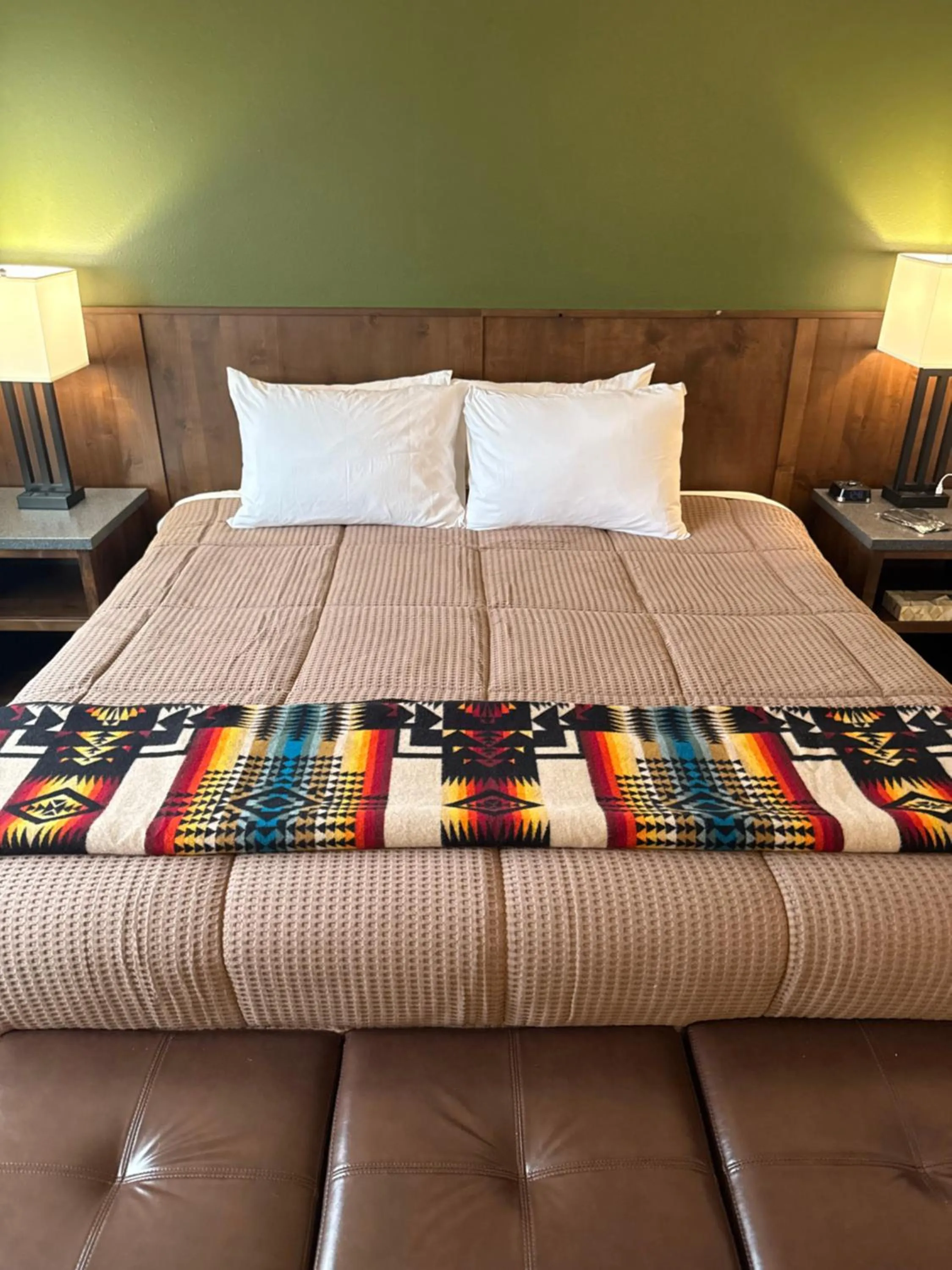 Bedroom, Bed in Ninepipes Lodge