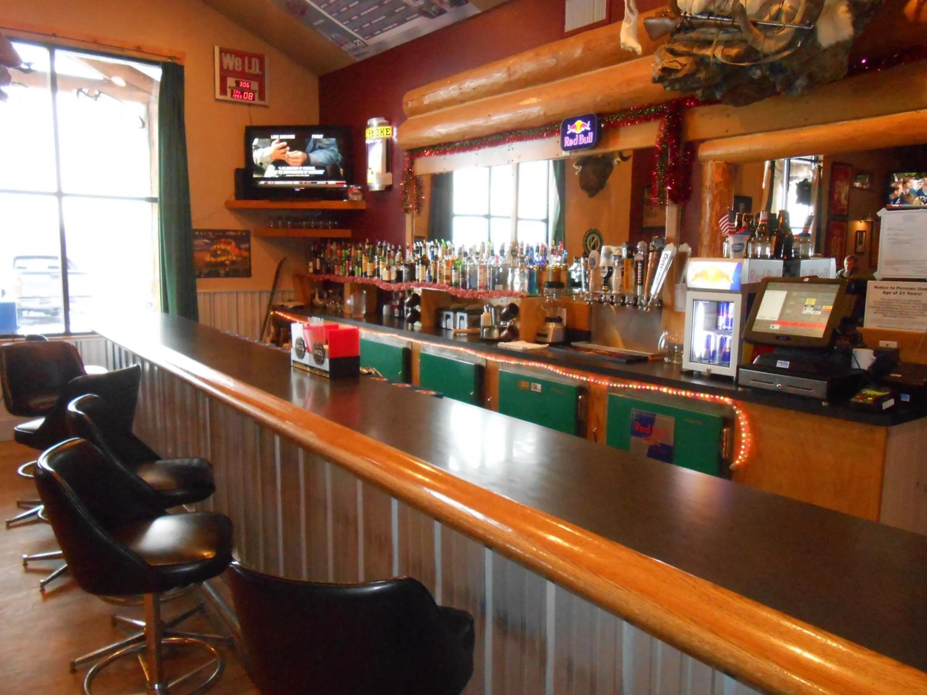 Lounge or bar in Ninepipes Lodge