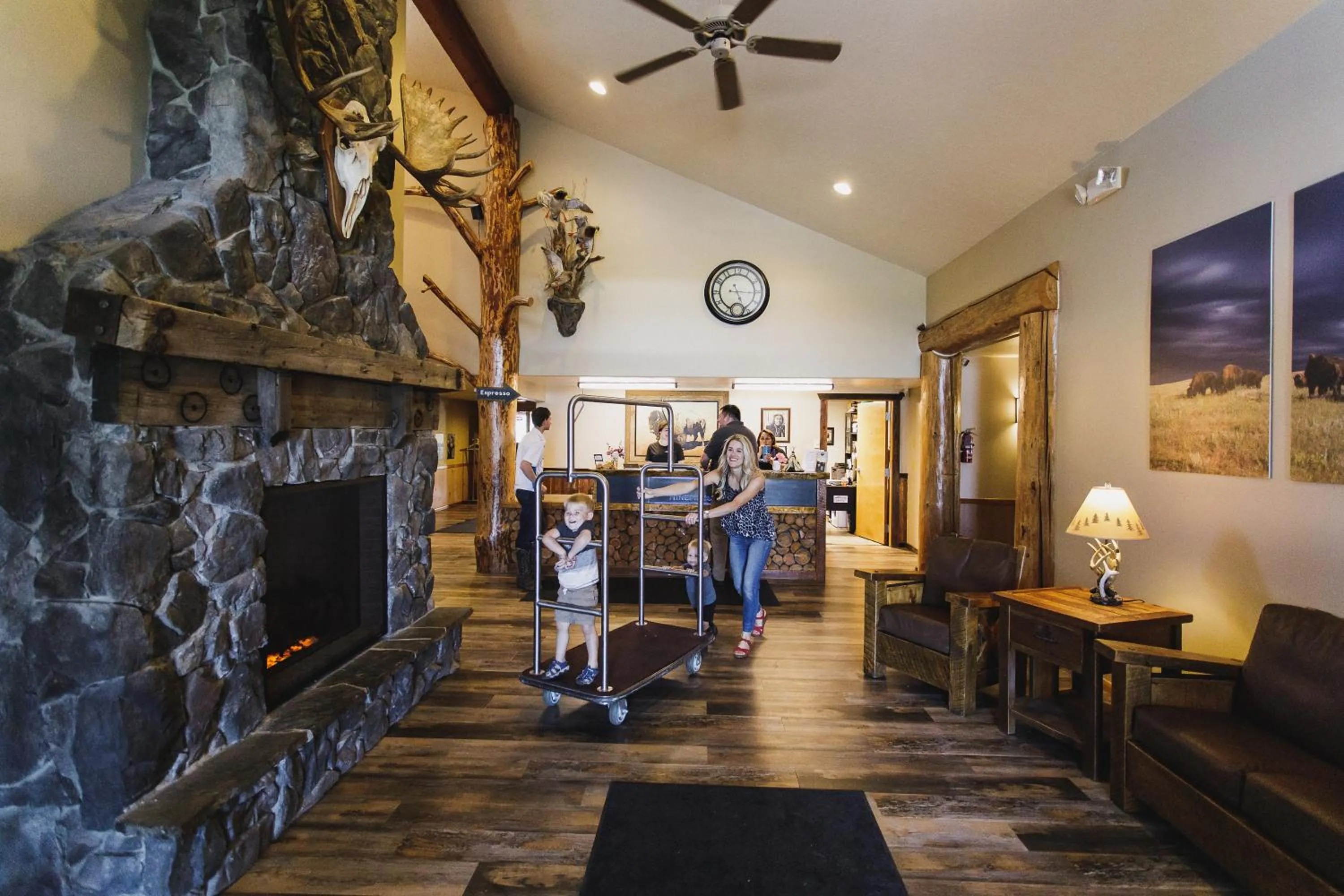 Facade/entrance in Ninepipes Lodge