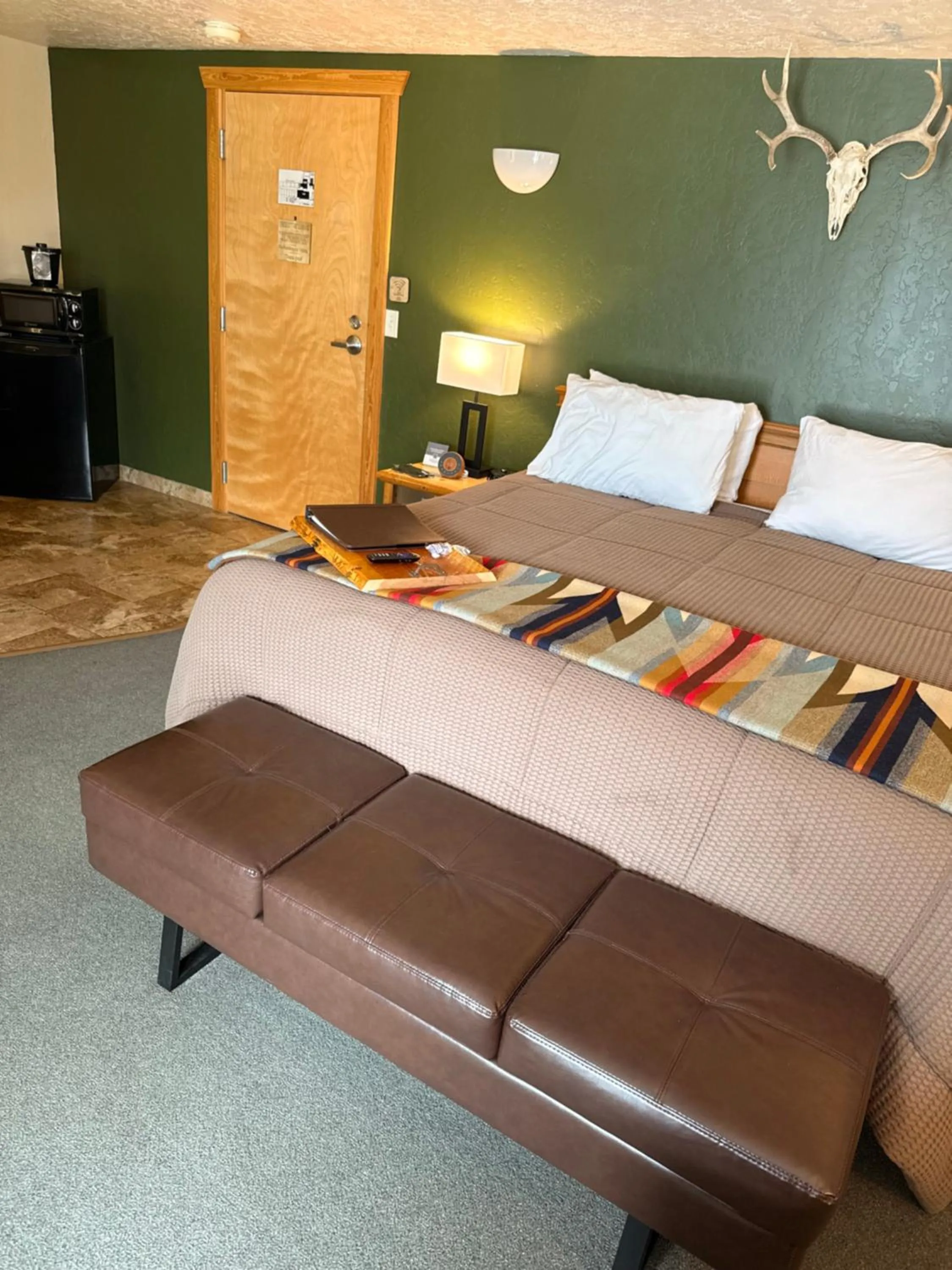 Bedroom, Bed in Ninepipes Lodge