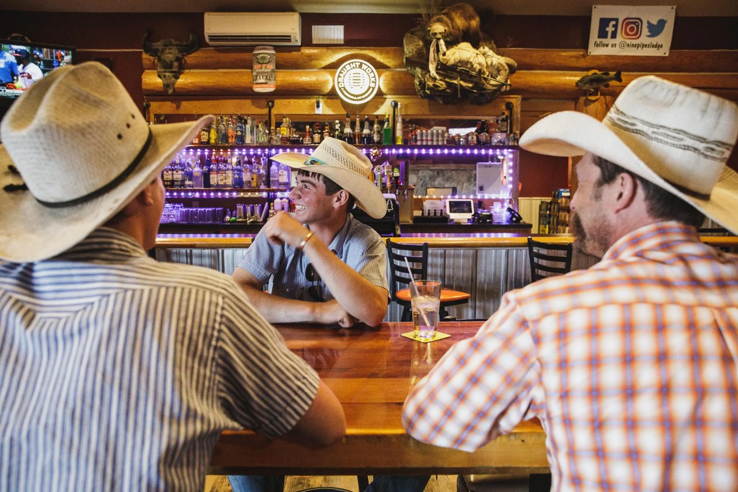 Restaurant/places to eat in Ninepipes Lodge