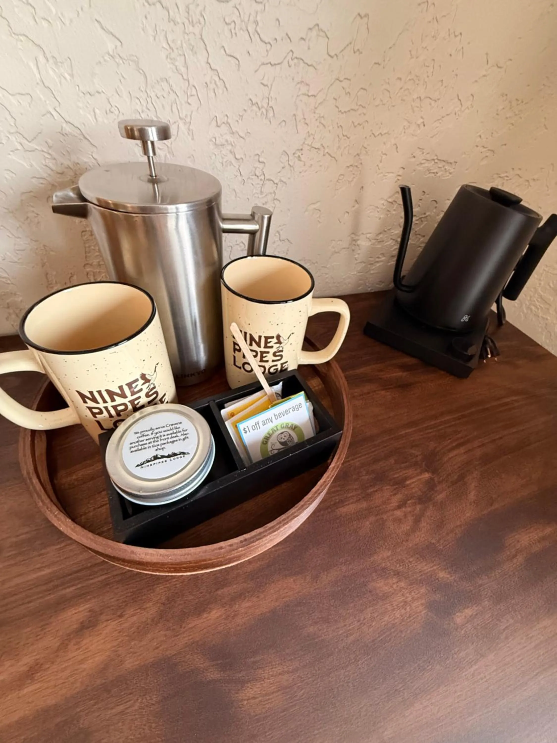 Coffee/tea facilities in Ninepipes Lodge