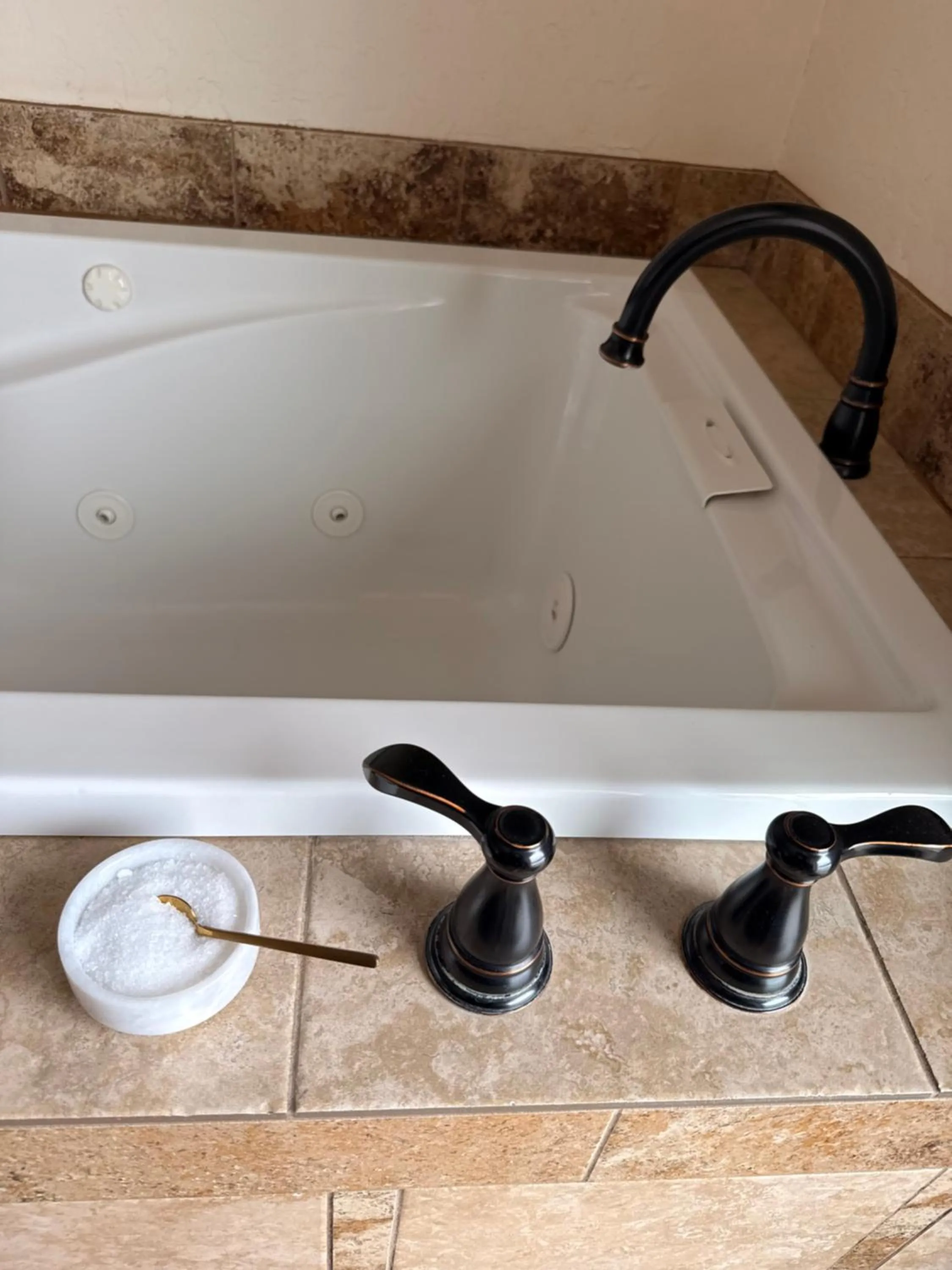 Bath in Ninepipes Lodge