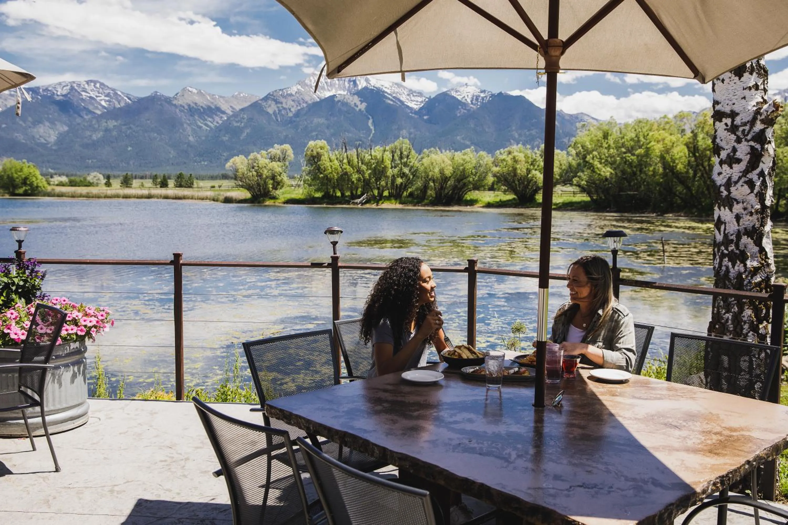 Restaurant/places to eat in Ninepipes Lodge