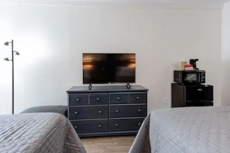 TV and multimedia in Heart of the Valley Motel