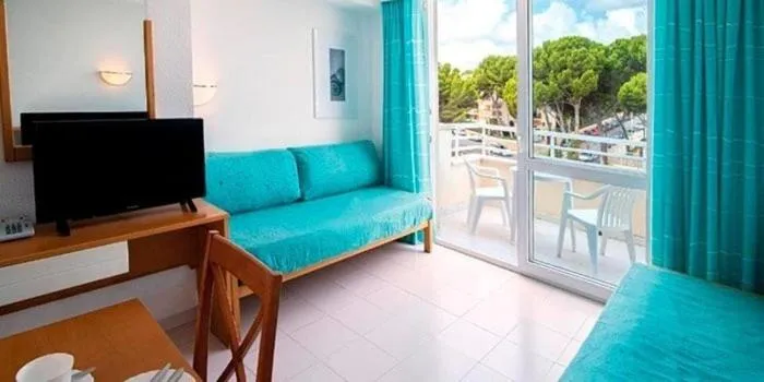 Photo of the whole room in O7 Club Cala Ratjada