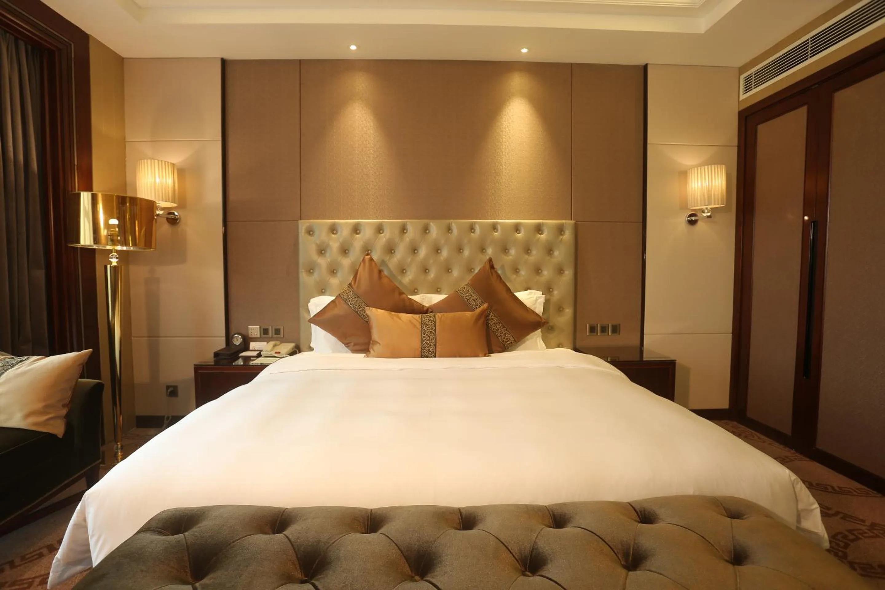 Bed in Wyndham Grand Plaza Royale Chenzhou