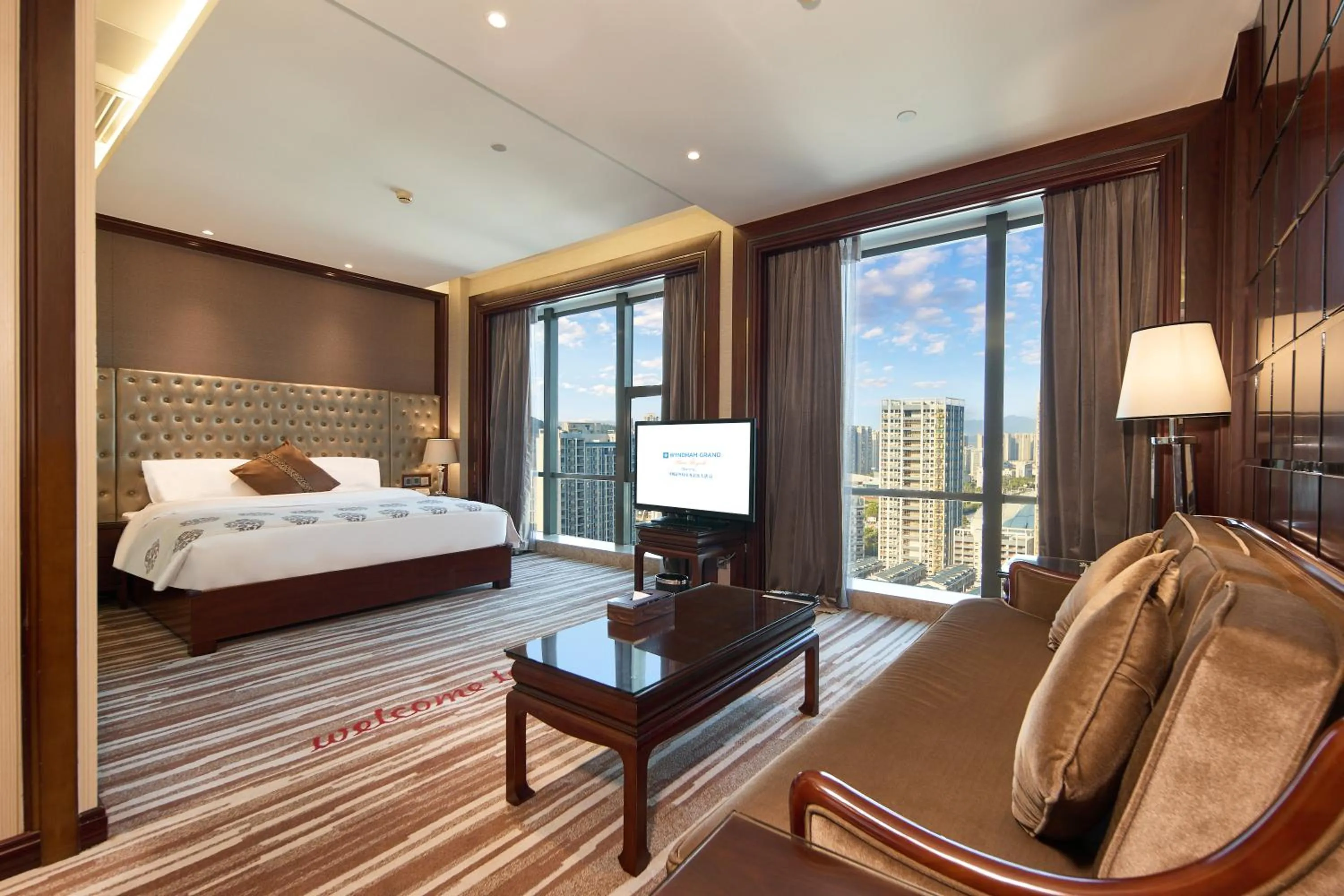 Photo of the whole room, Bed in Wyndham Grand Plaza Royale Chenzhou