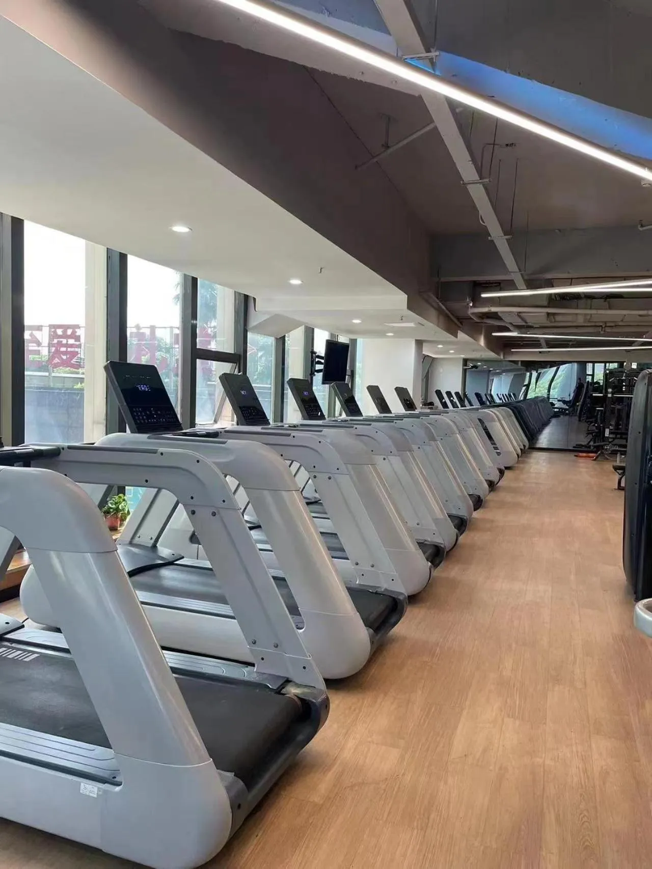 Fitness centre/facilities in Wyndham Grand Plaza Royale Chenzhou