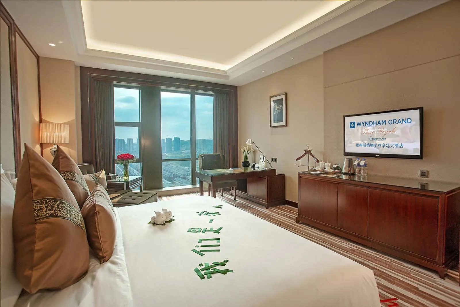 Bed in Wyndham Grand Plaza Royale Chenzhou