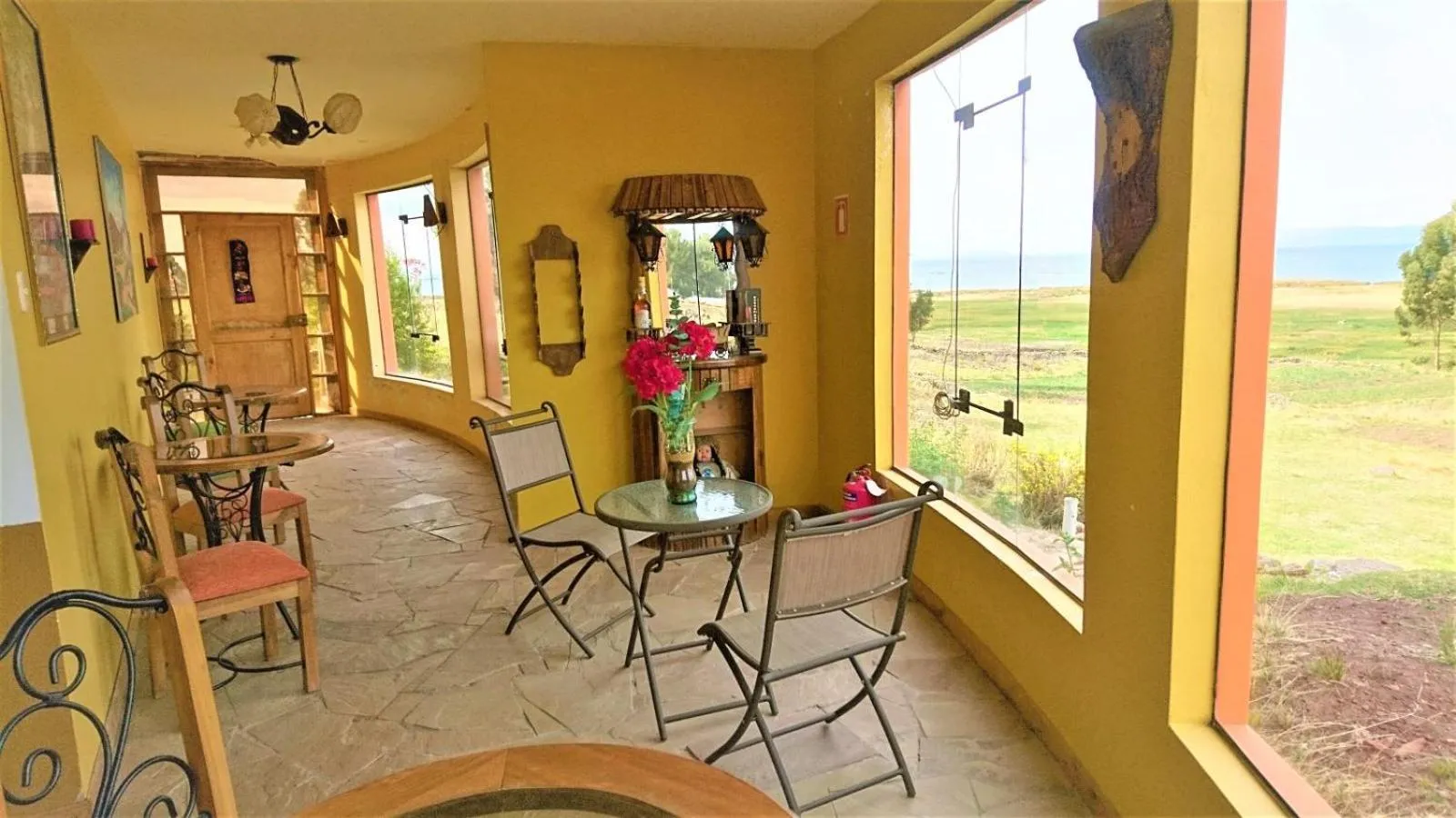 Restaurant/places to eat in Hotel Pumakala