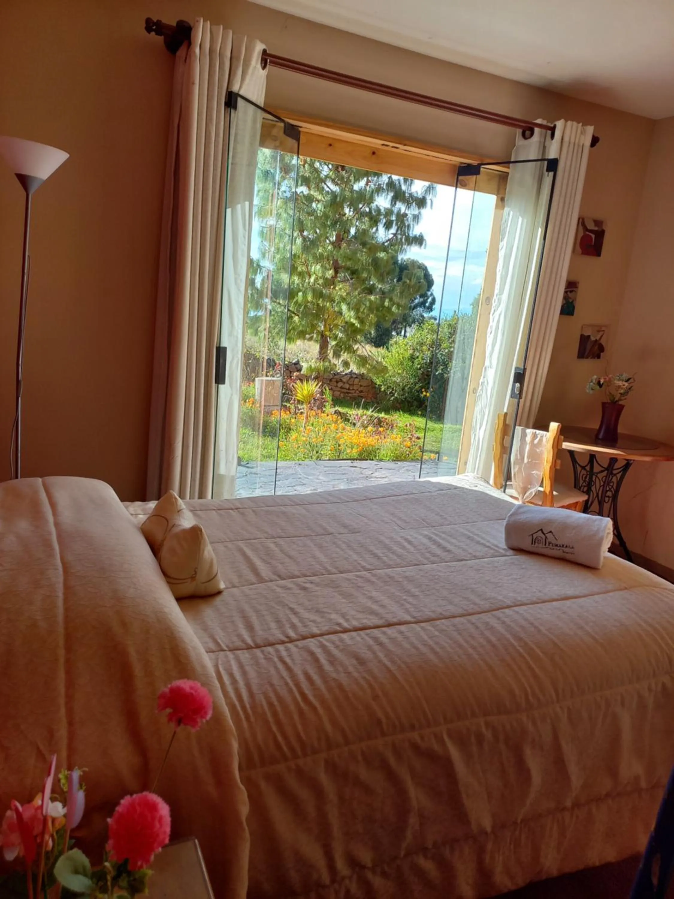 Garden view, Bed in Hotel Pumakala