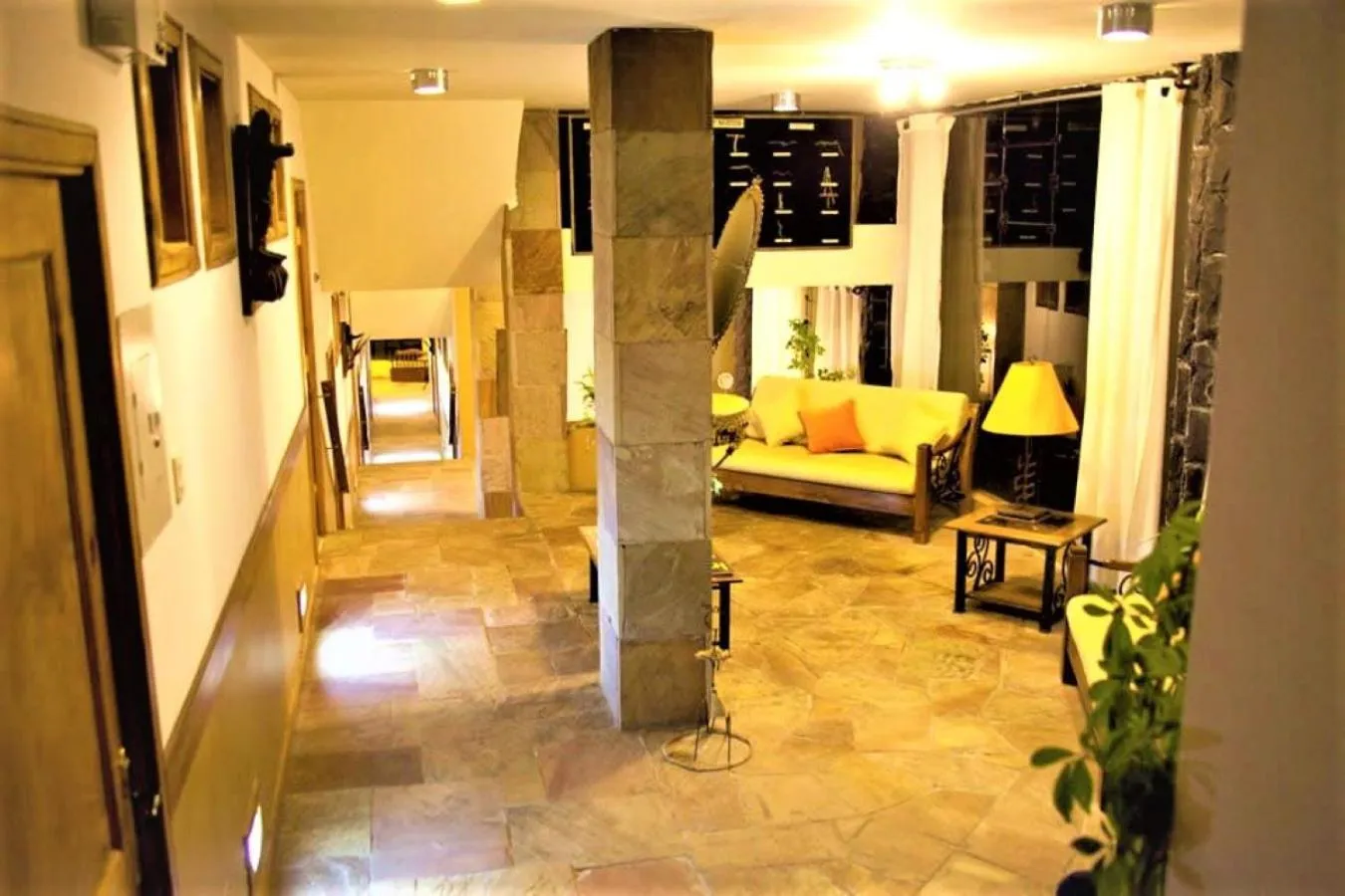 Living room, Bed in Hotel Pumakala