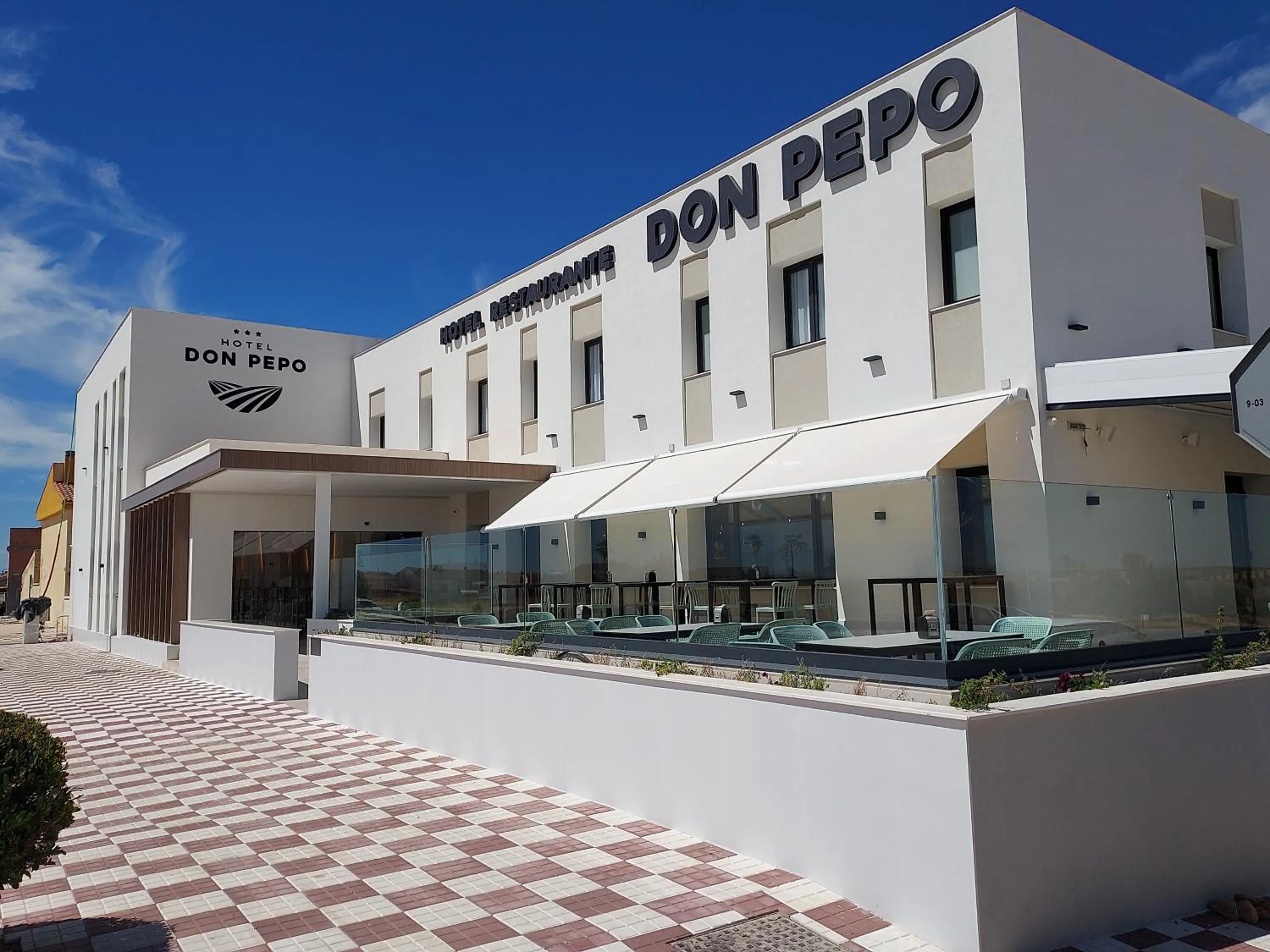 Facade/entrance in Hotel Don Pepo