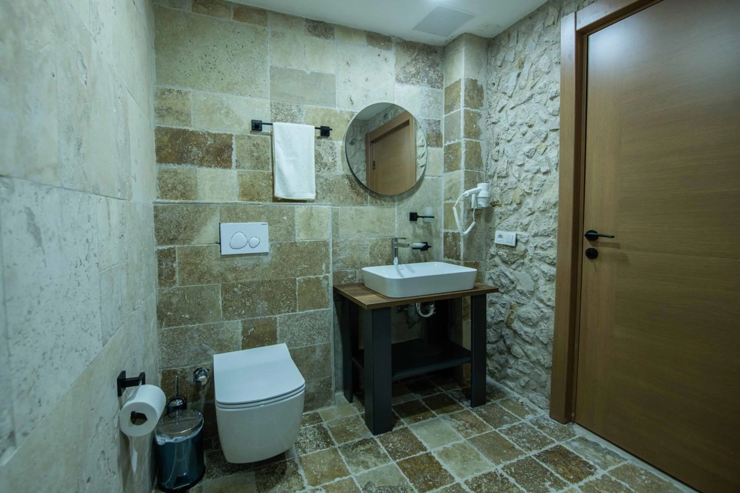 Bathroom in Ahiyan Hotel