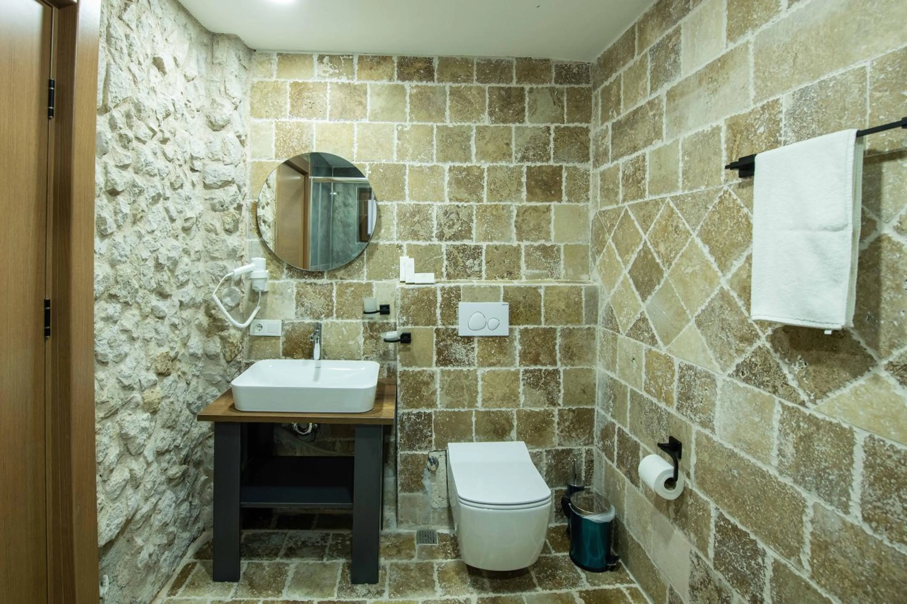 Bathroom in Ahiyan Hotel