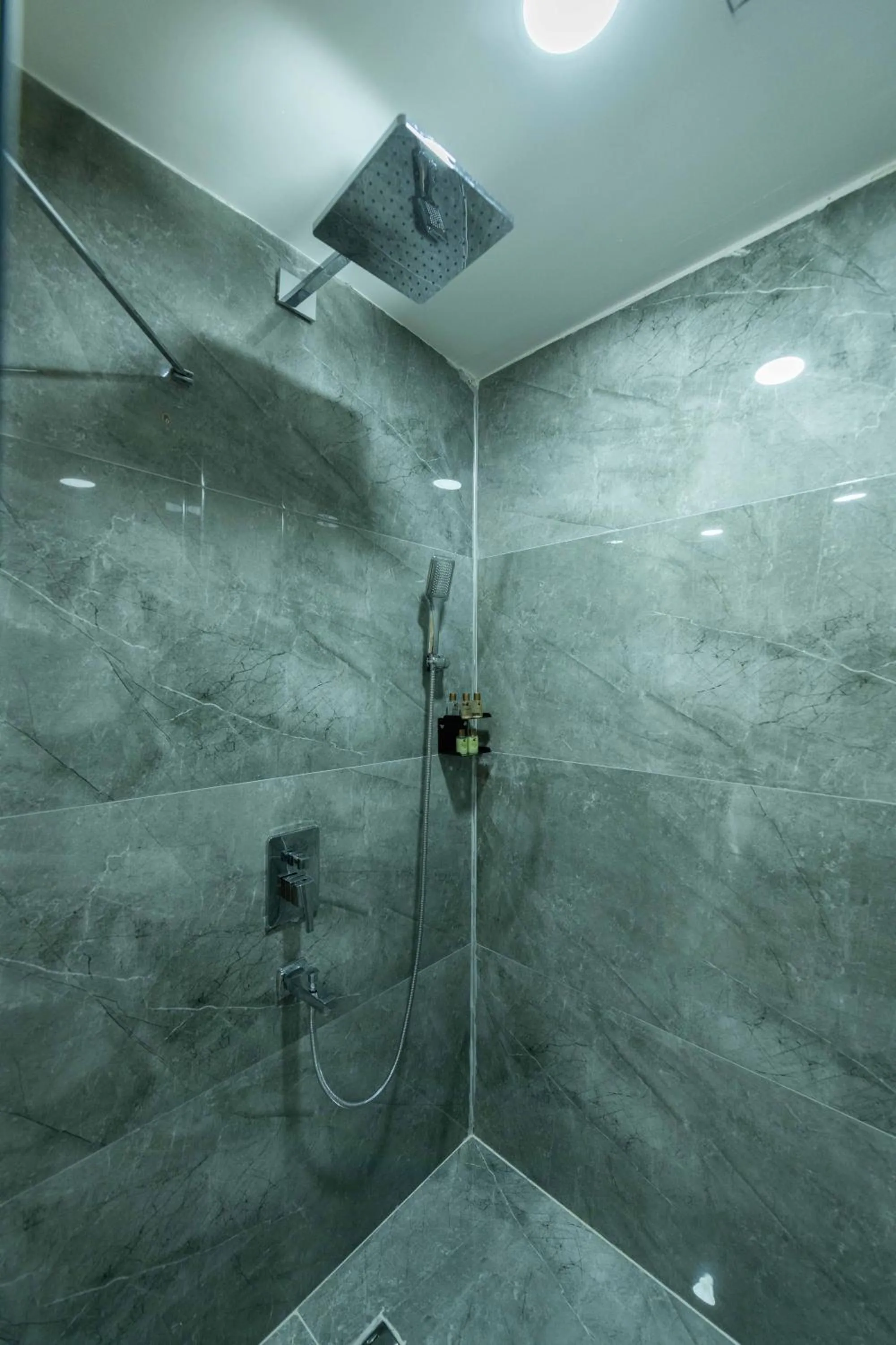 Shower in Ahiyan Hotel