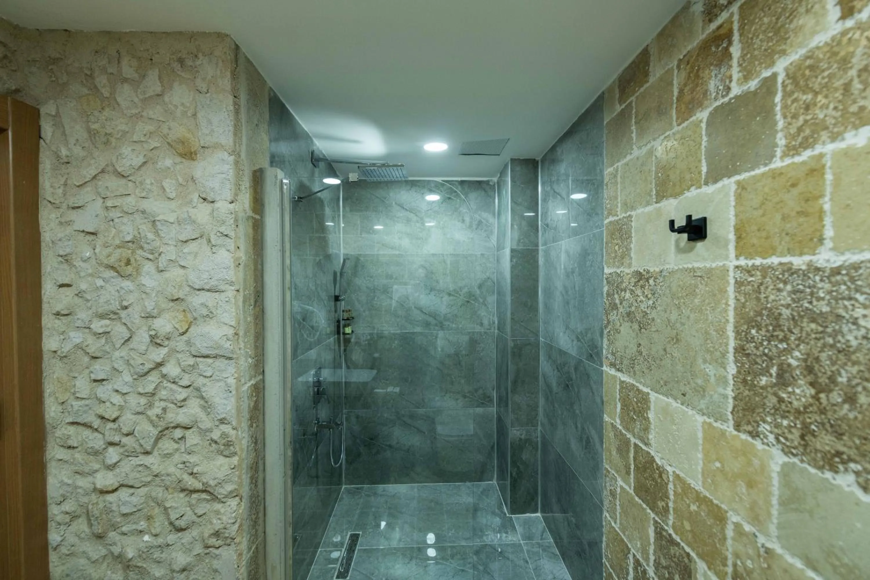 Shower in Ahiyan Hotel