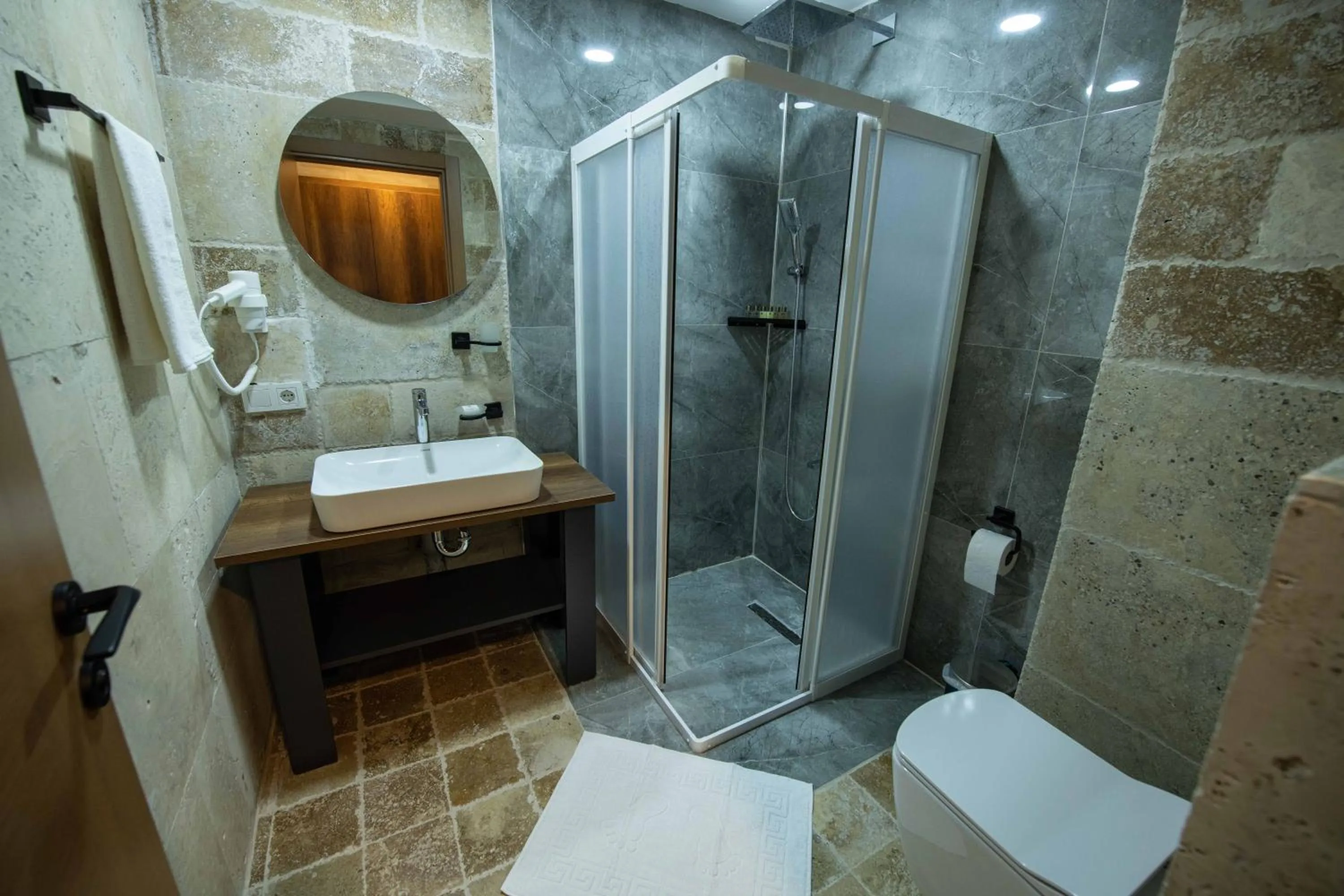 Bathroom in Ahiyan Hotel