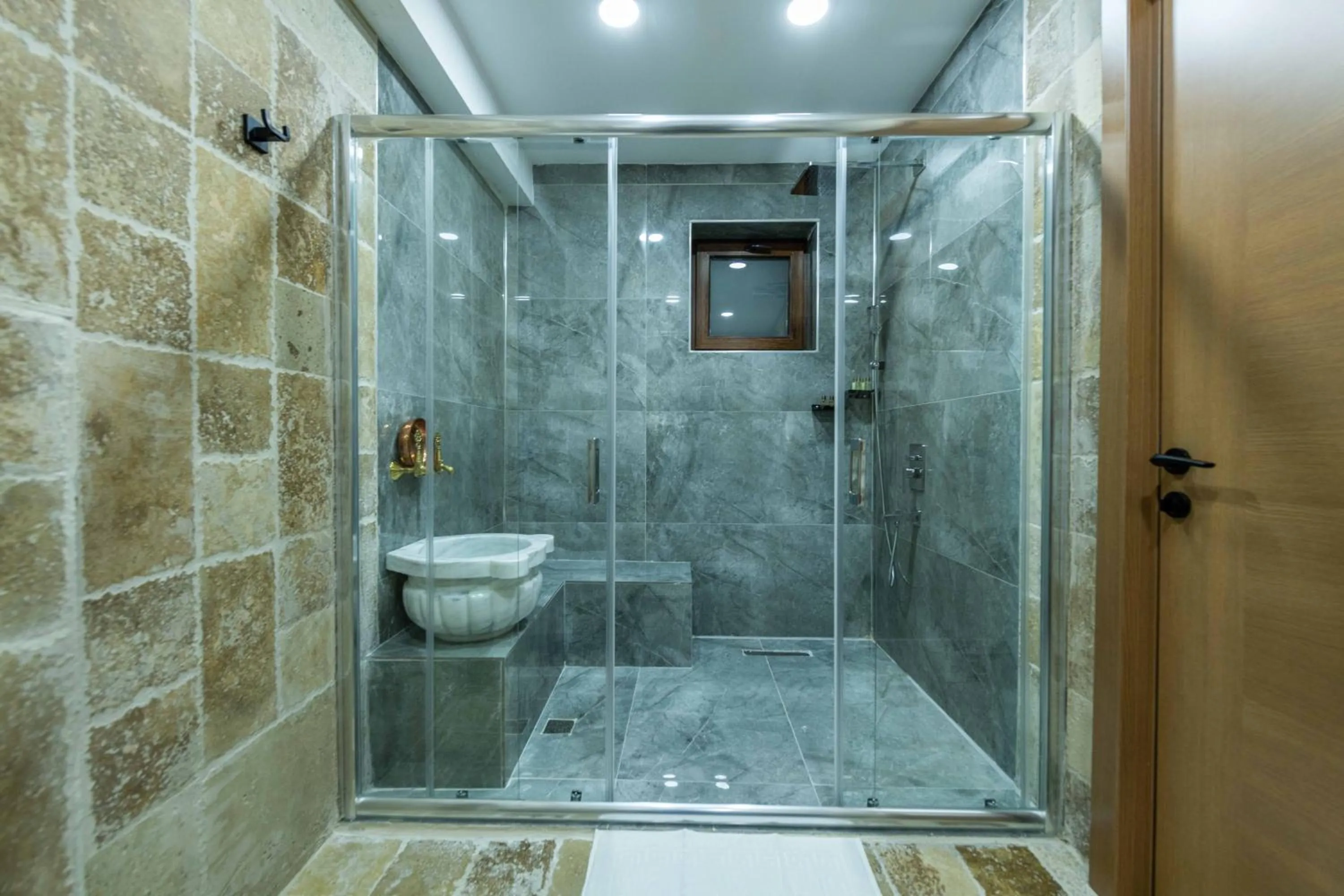 Bathroom in Ahiyan Hotel