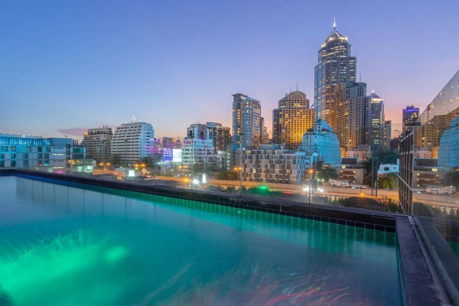 Swimming pool in Hotel Icon Bangkok Sukhumvit 2