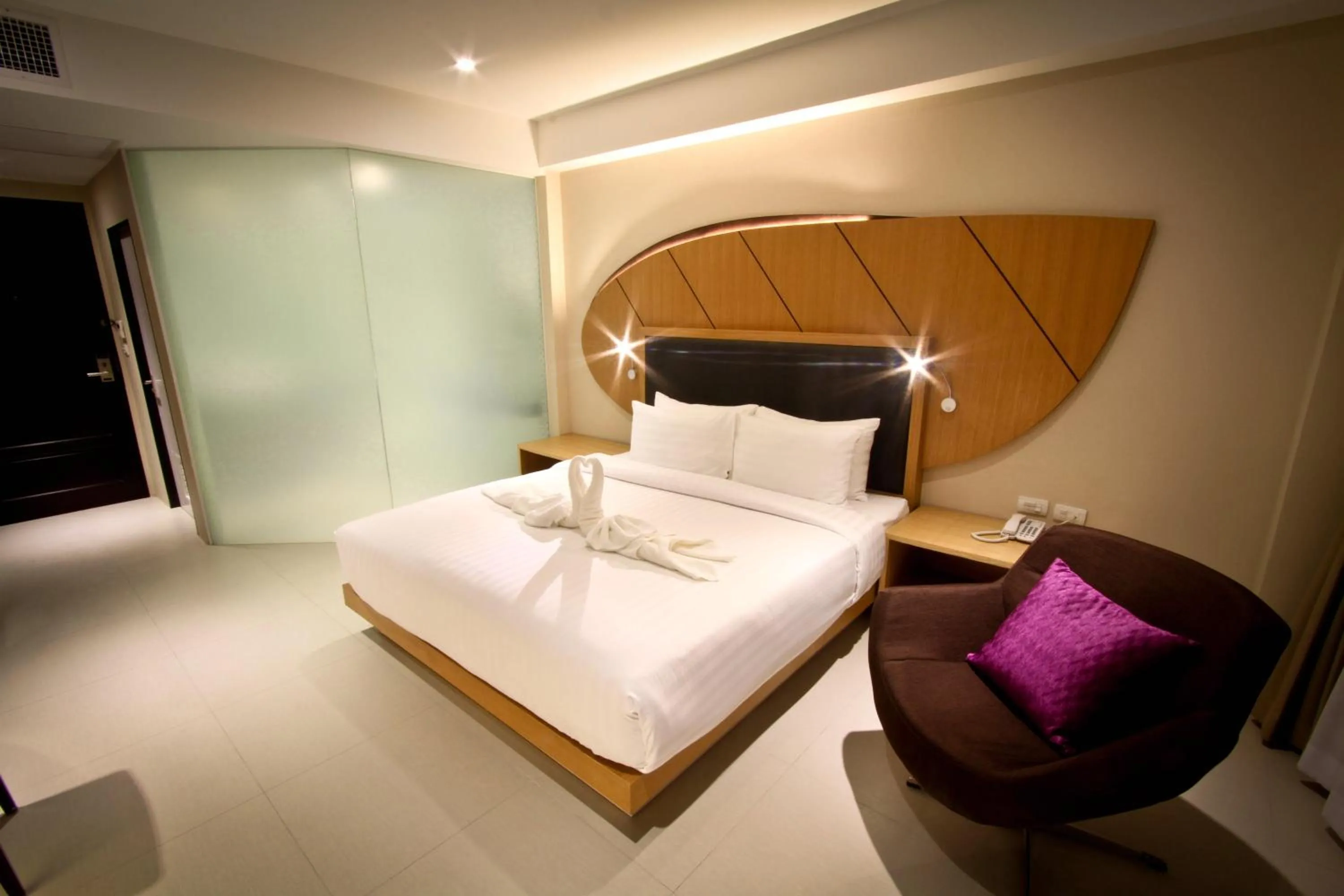 Photo of the whole room, Bed in Hotel Icon Bangkok Sukhumvit 2