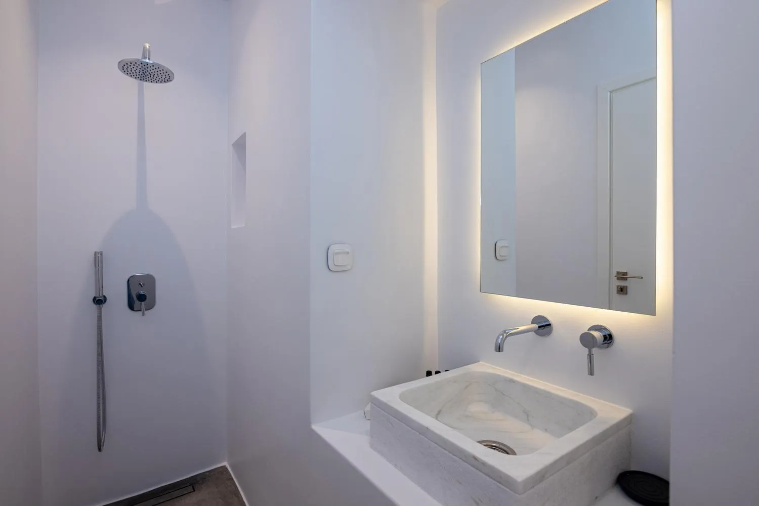 Bathroom in White Holidays Project