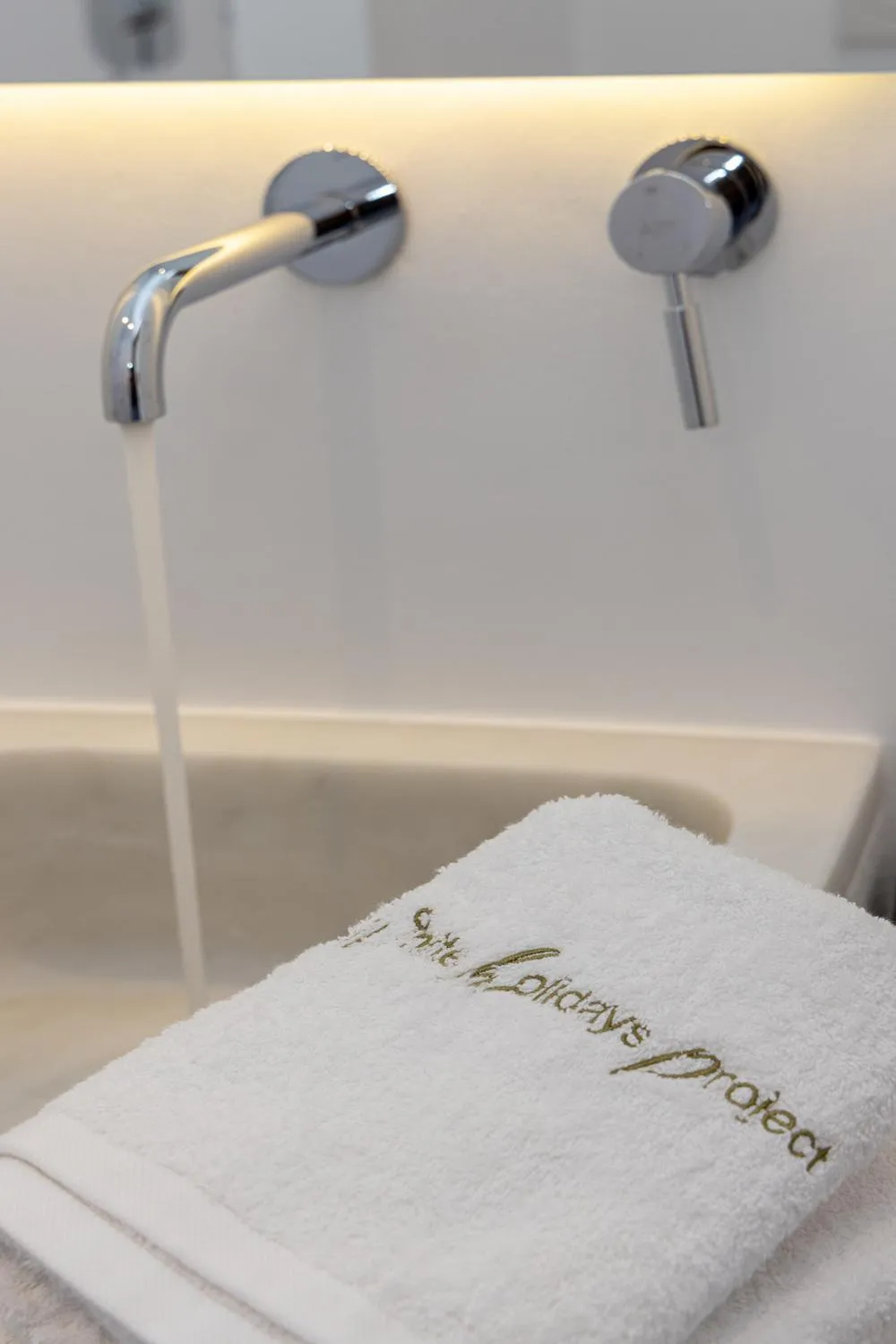 towels in White Holidays Project