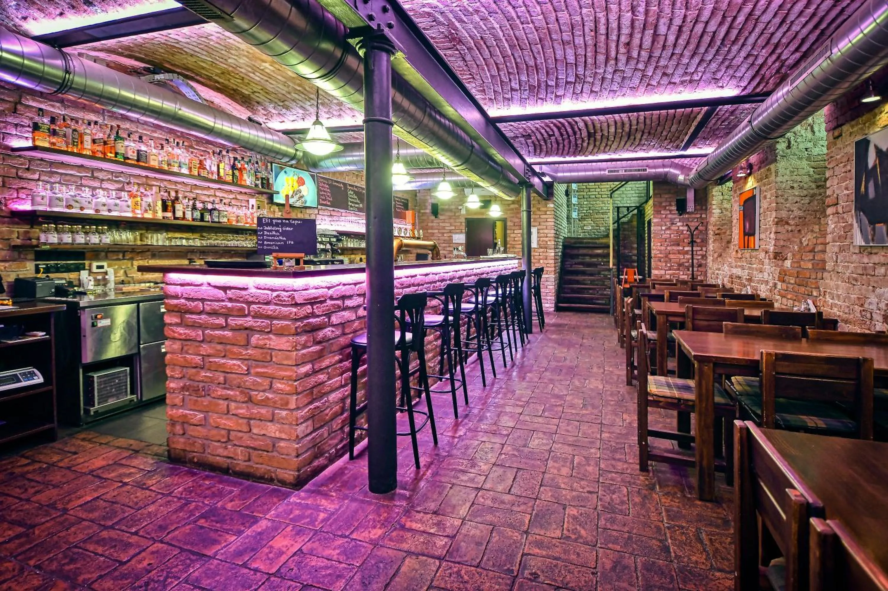 Restaurant/places to eat in eFi Palace Hotel