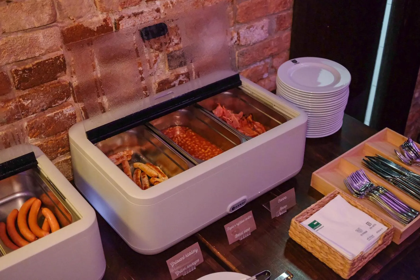 Breakfast in eFi Palace Hotel