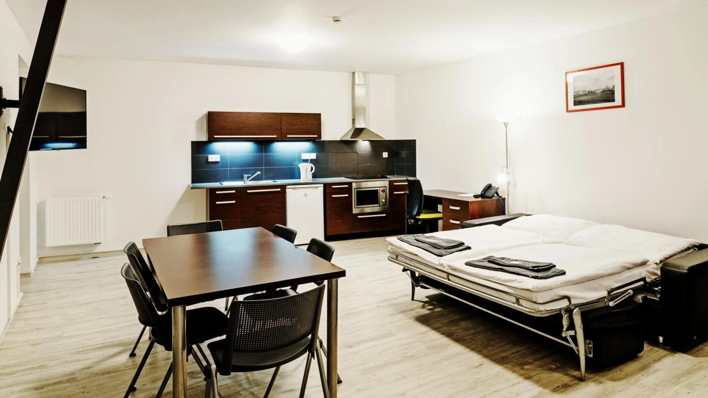 Kitchen or kitchenette, Bed in eFi Palace Hotel