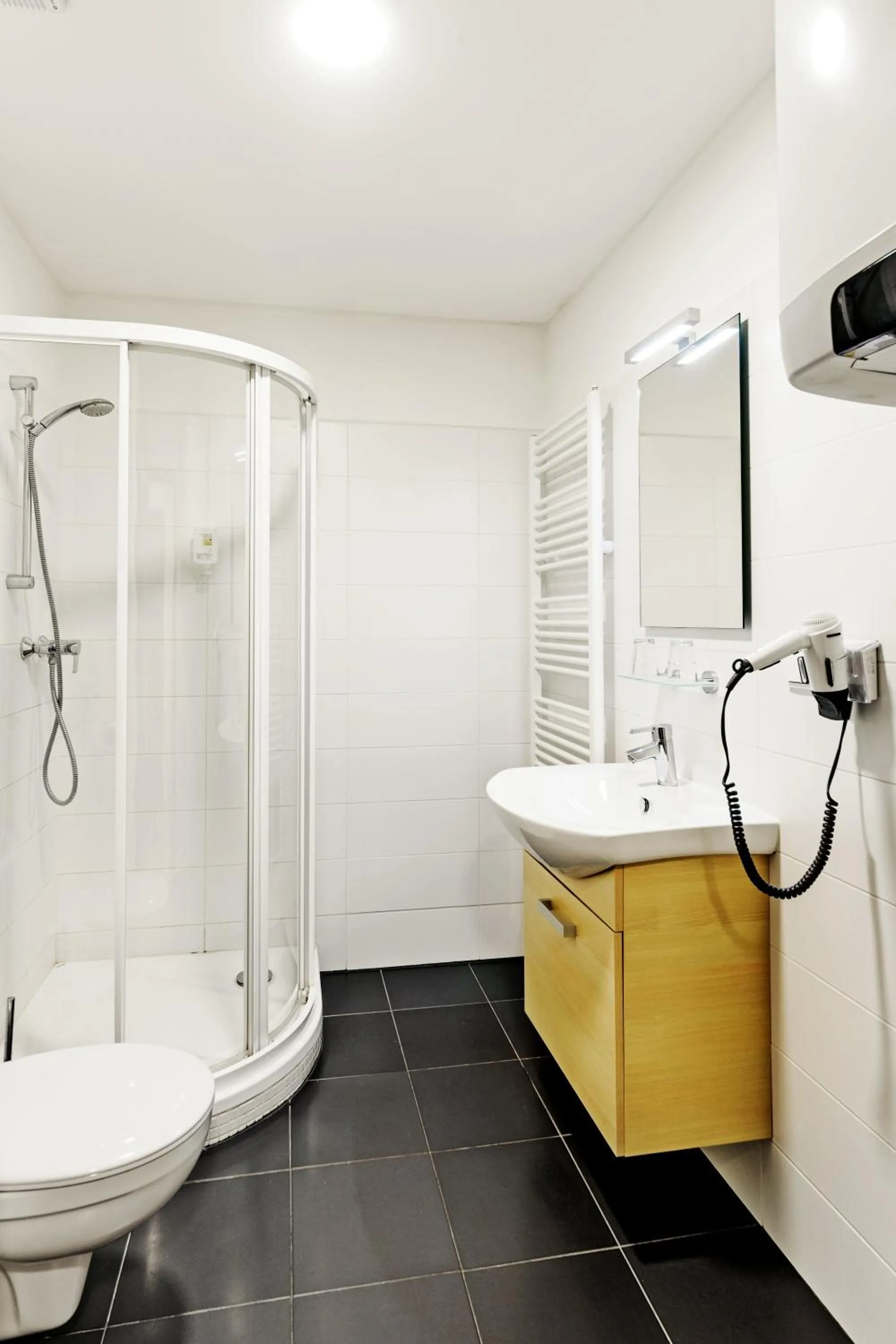 Bathroom in eFi Palace Hotel