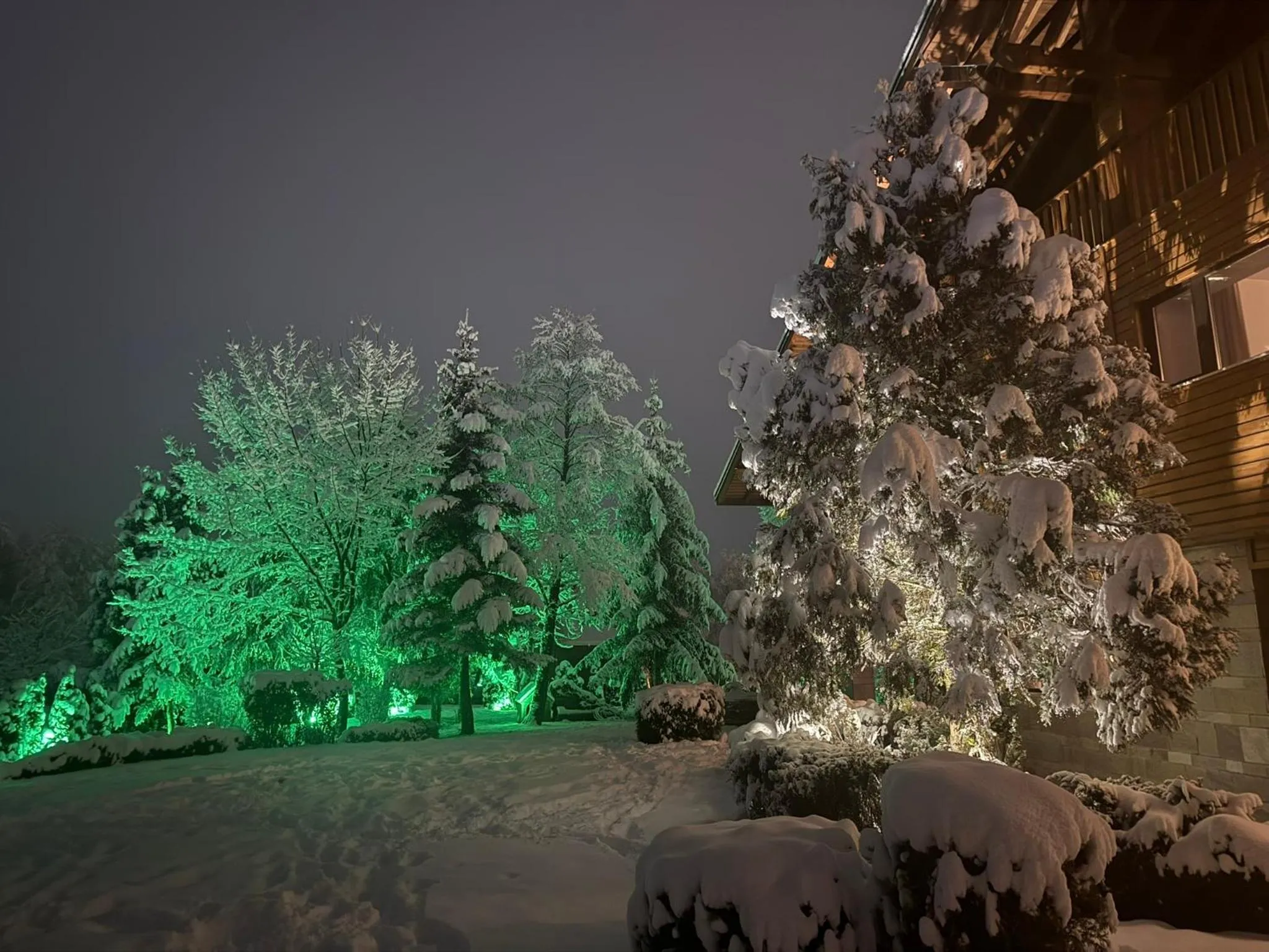 Night in Villa Chalet Everest