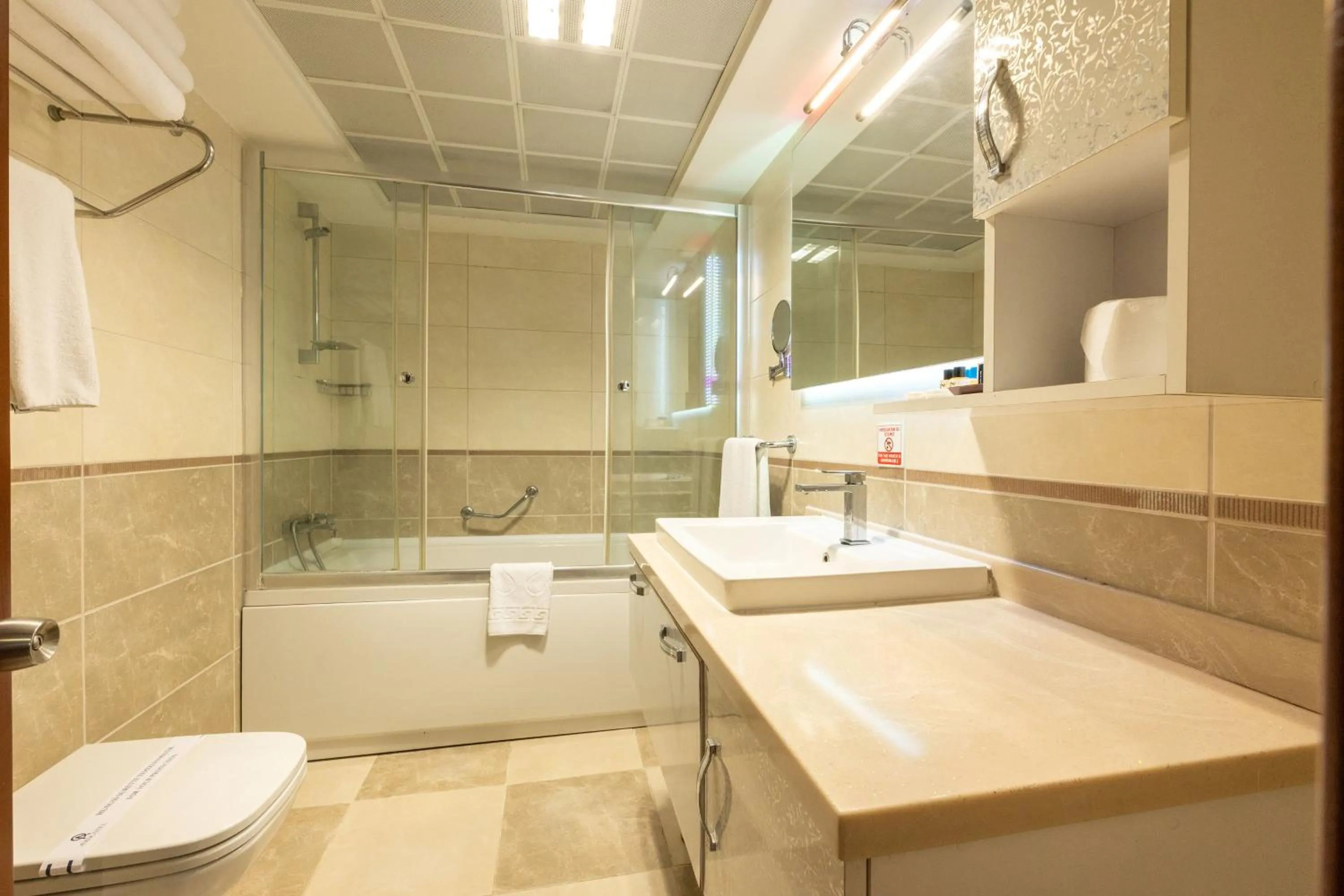 Bathroom in Askoc Hotel & SPA