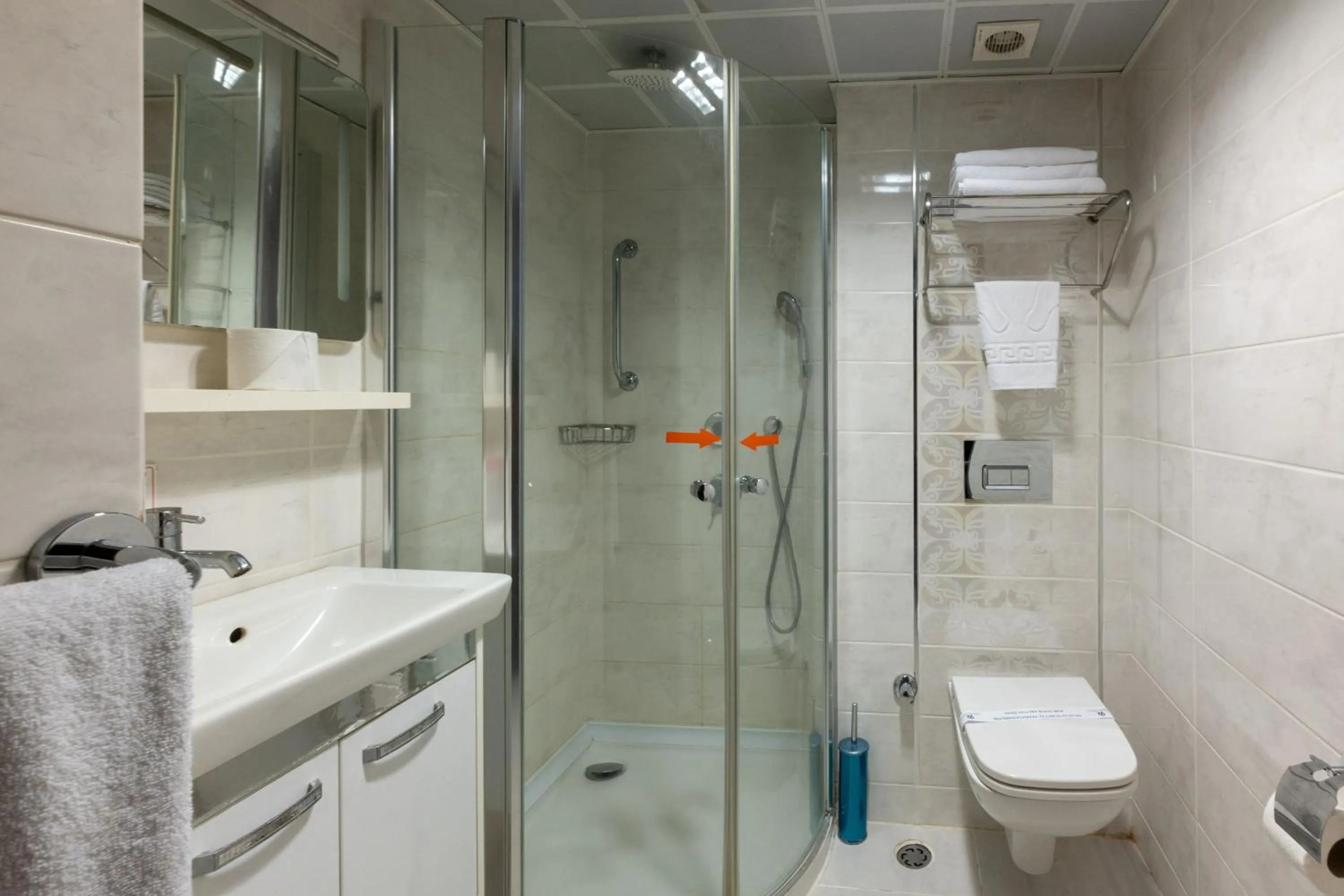 Bathroom in Askoc Hotel & SPA