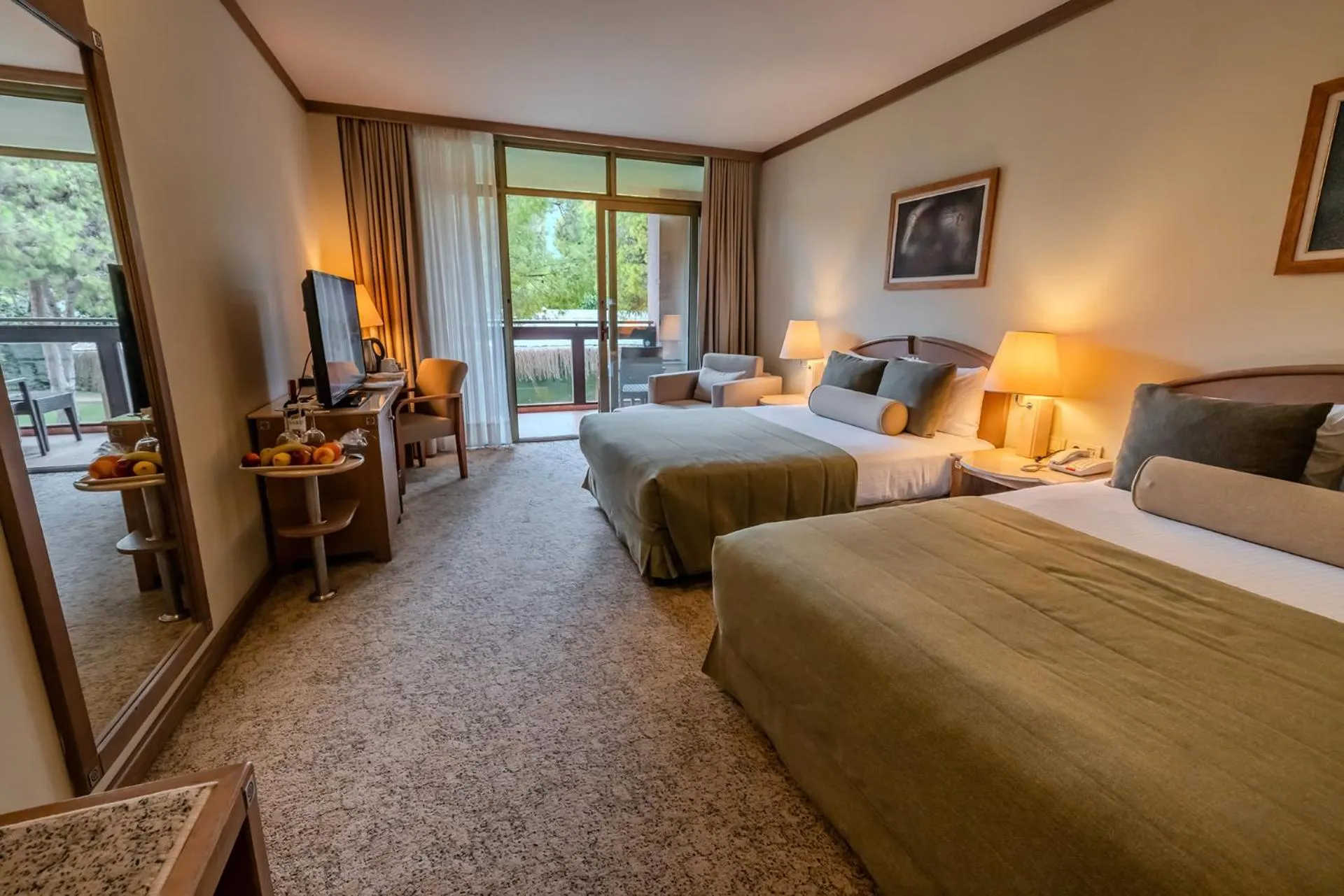 Communal lounge/ TV room, Bed in Gloria Verde Resort