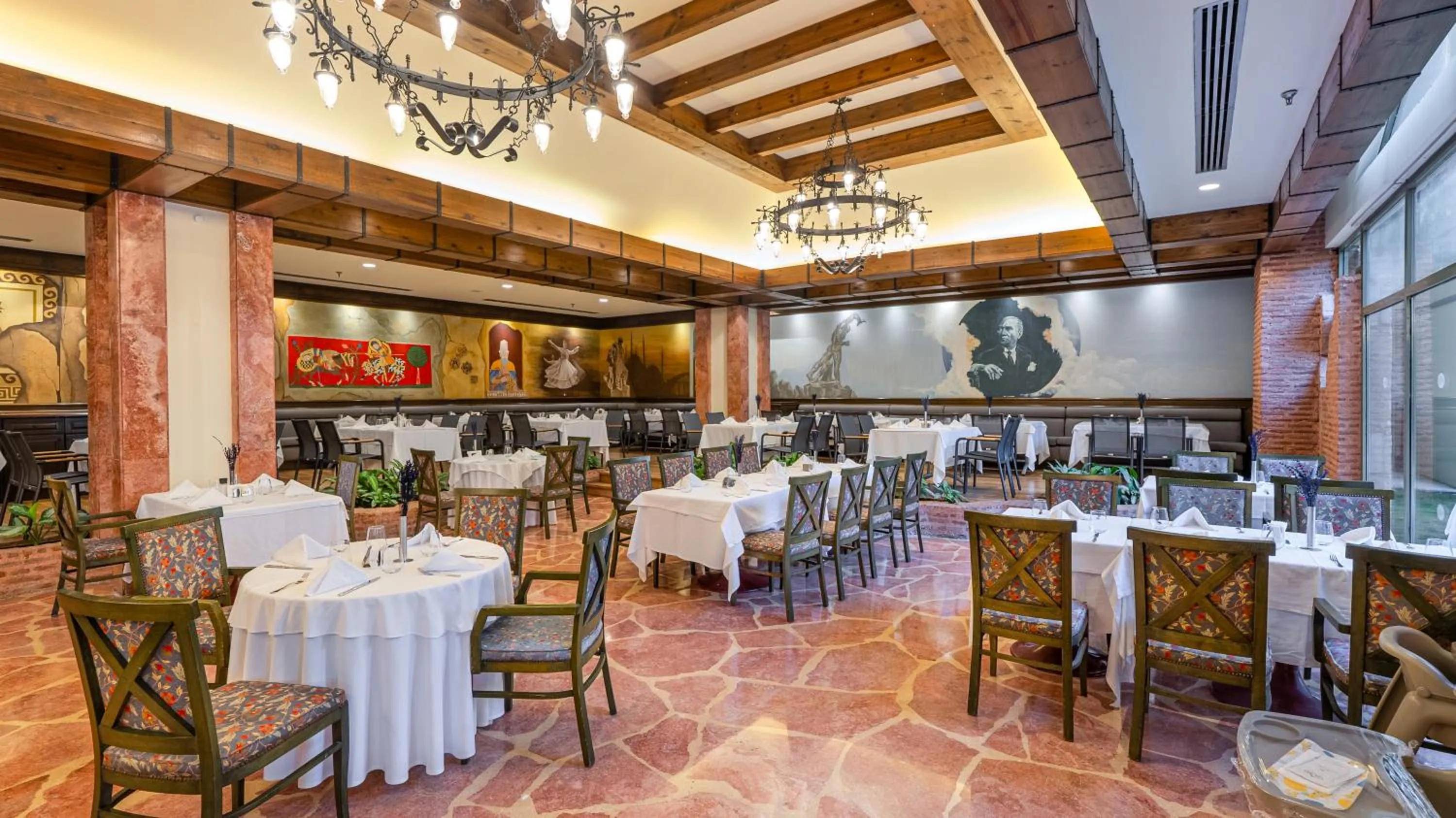 Restaurant/places to eat in Gloria Golf Resort