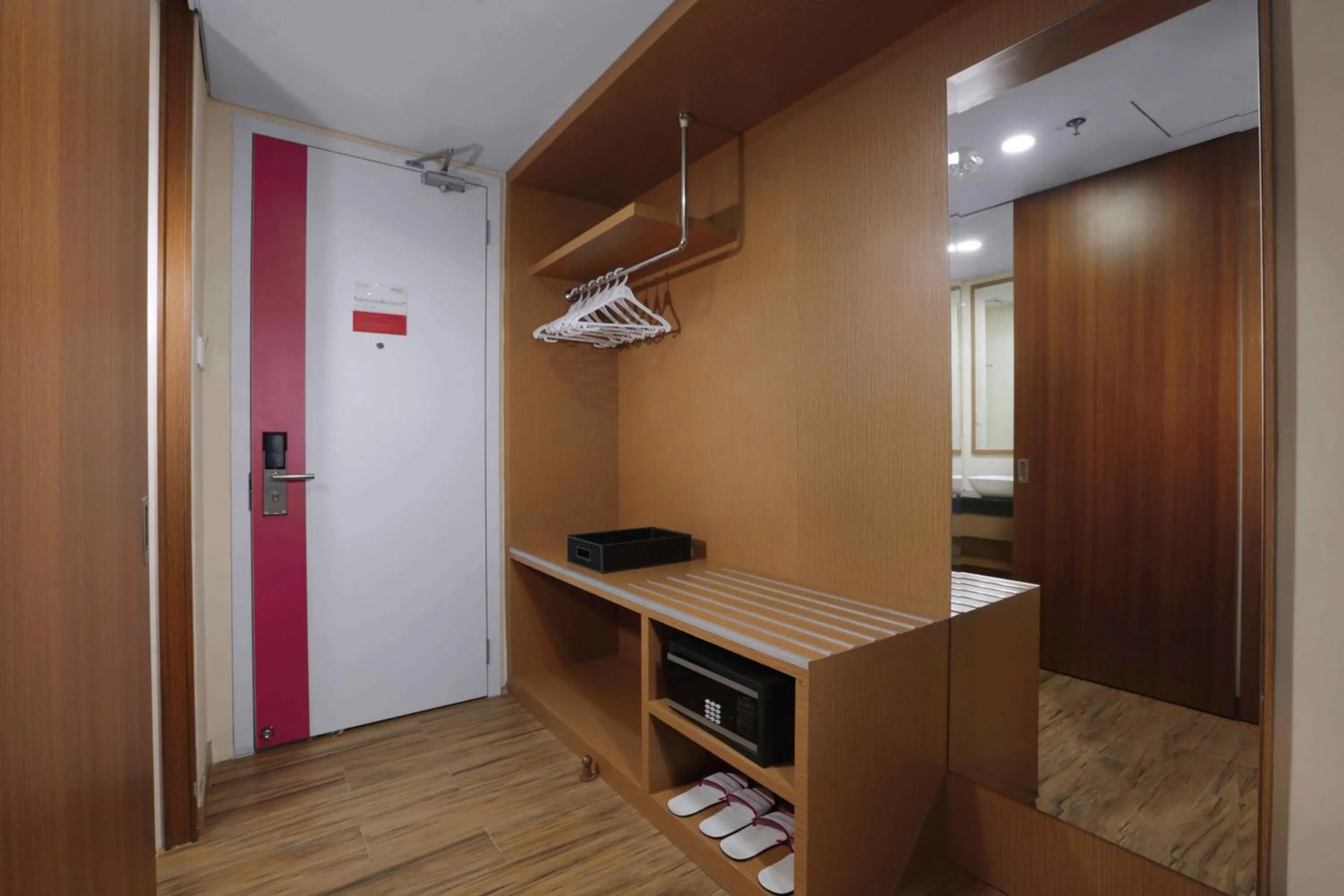 wardrobe in favehotel Nagoya - Batam