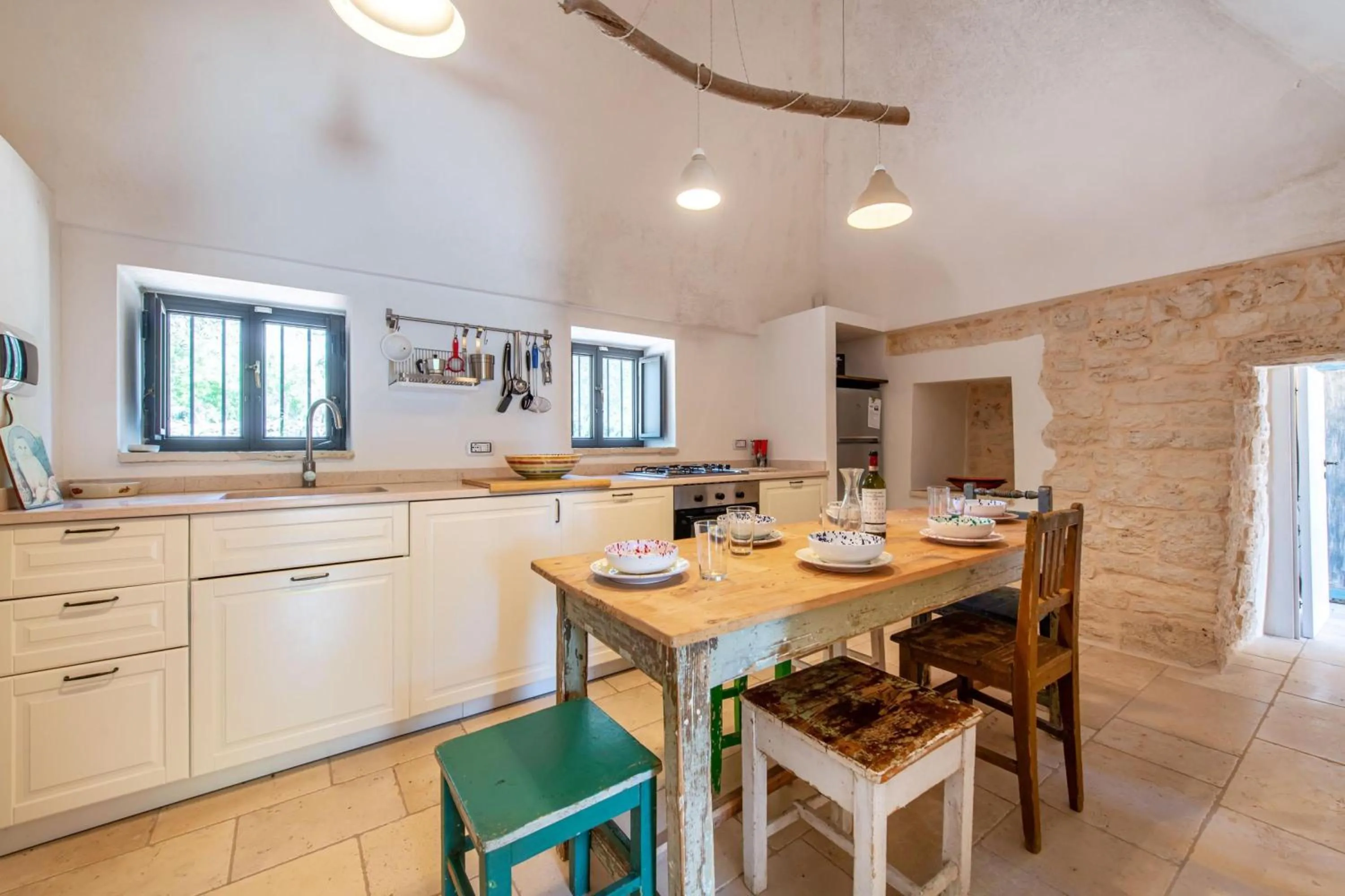 Kitchen or kitchenette in Trullo Fedele Grande125 - Happy Rentals